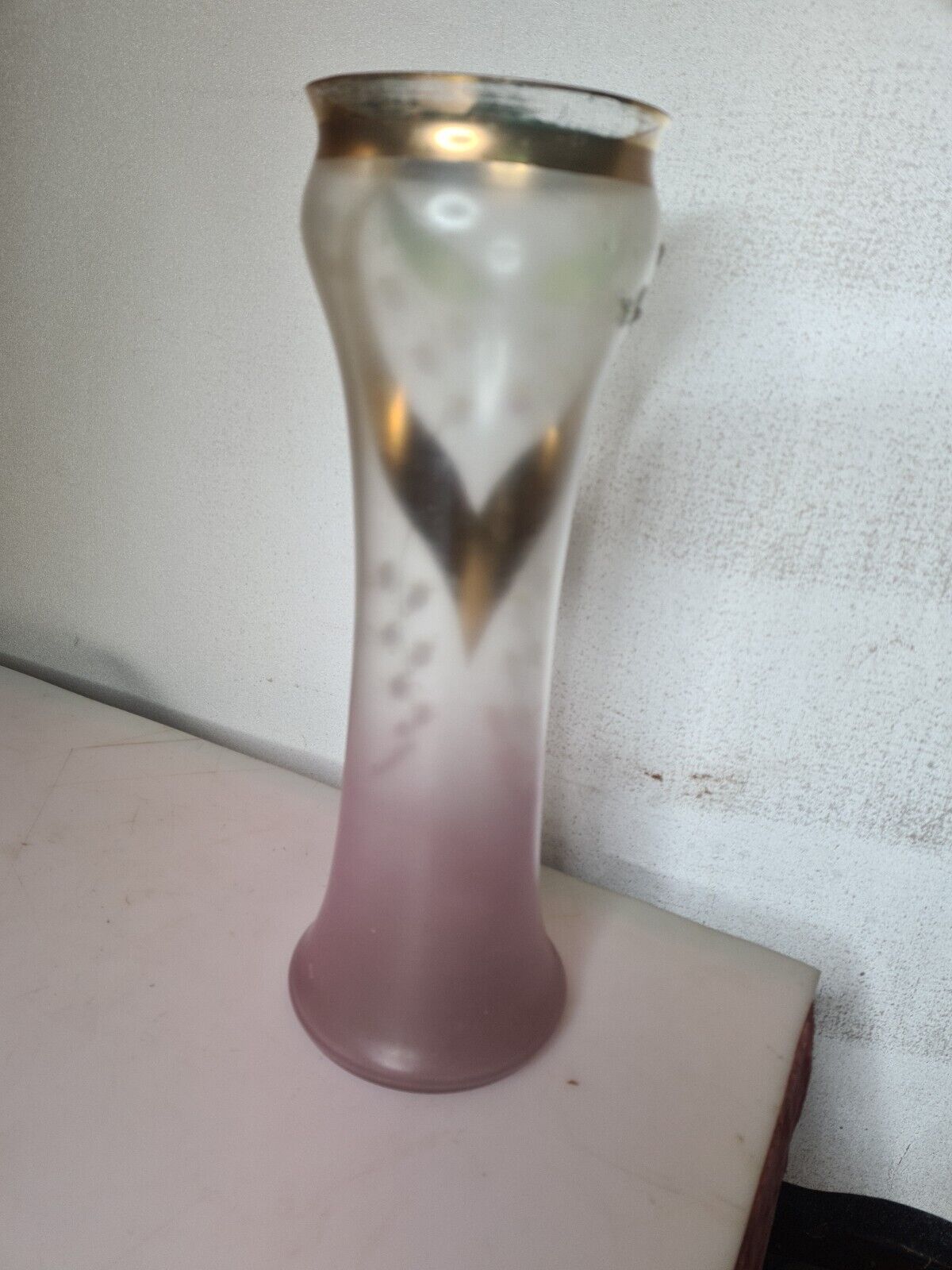 Vase en opaline émaiillée avec du muguet