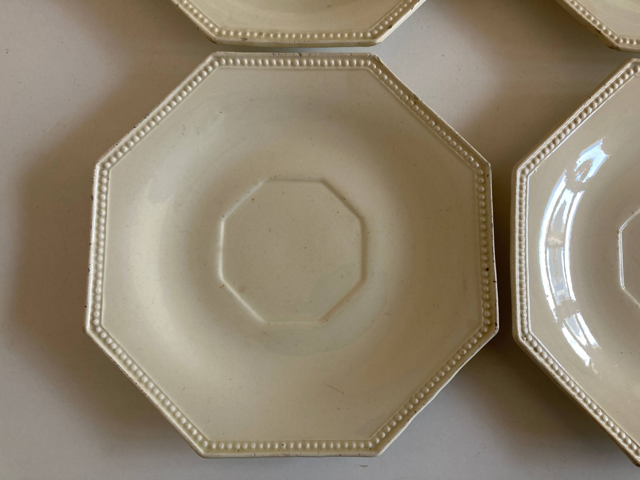 Set de 4 assiettes octogonales perles Creil & Montereau 19e