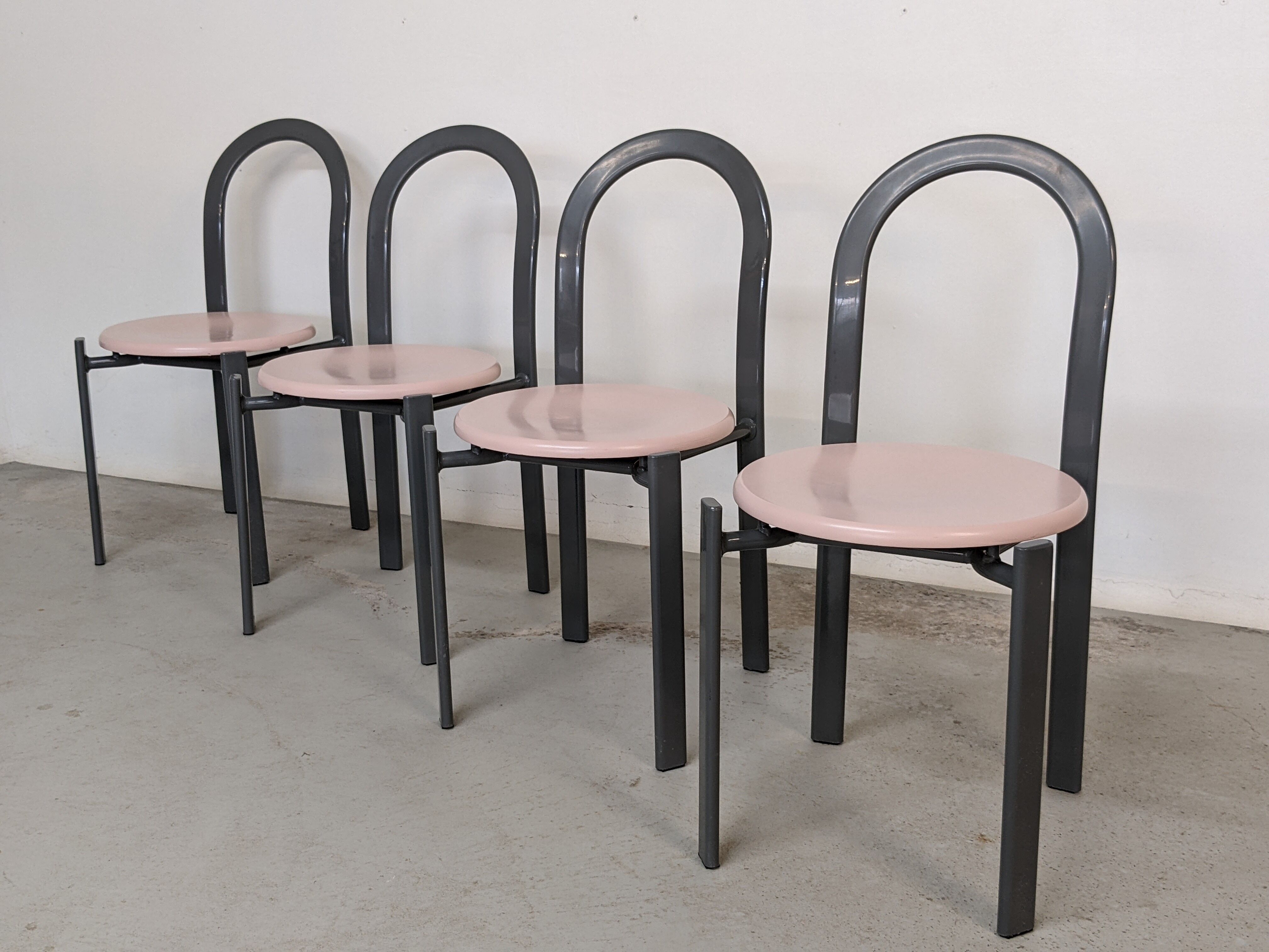 Suite of 4 80s design chairs published by Samo