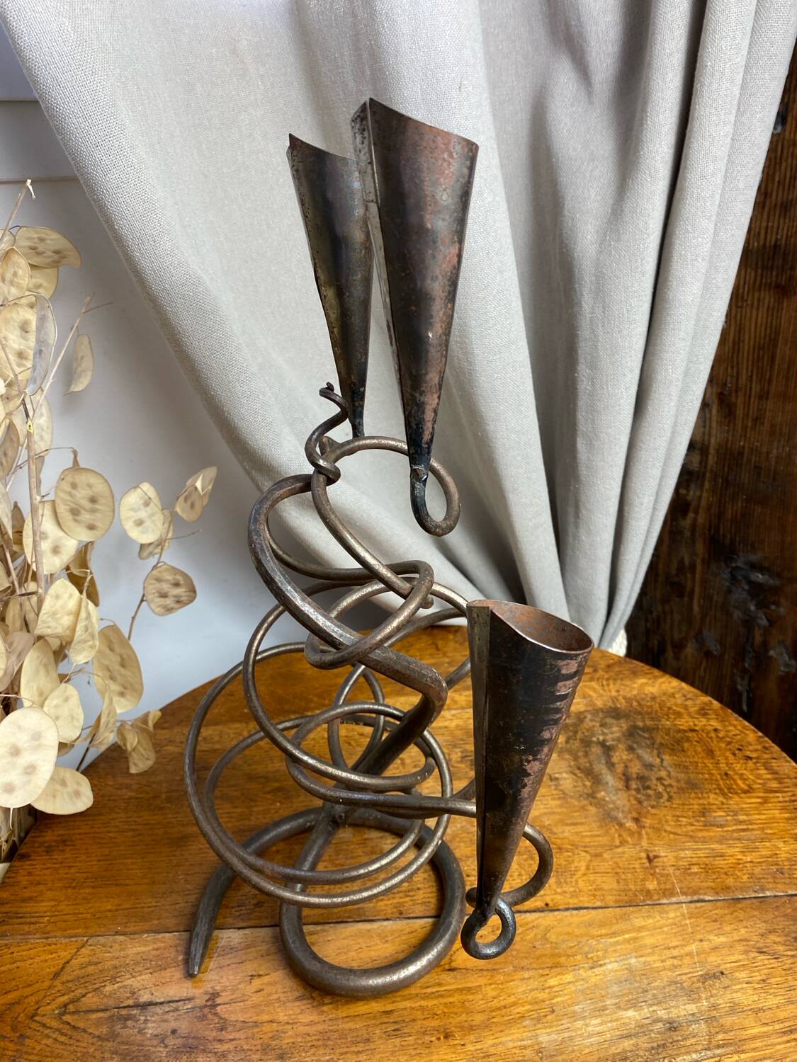 Triple-entwined iron chandelier
