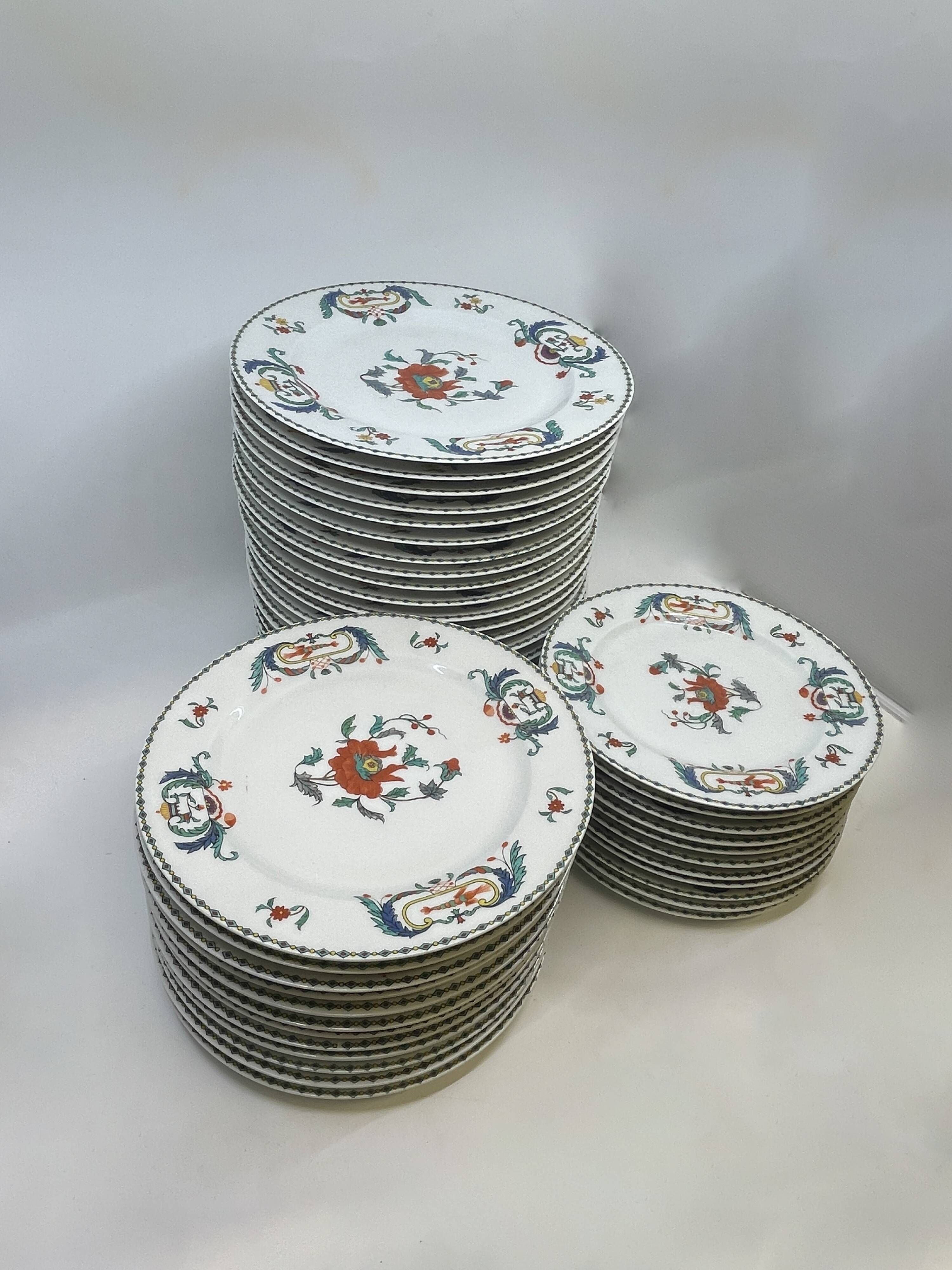 Set of 43 porcelain plates from Paris, Poppy decoration model.