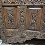 Jesuit-style chest dated 1790. Chiselled, in oak. H 71, W 123, D 60.