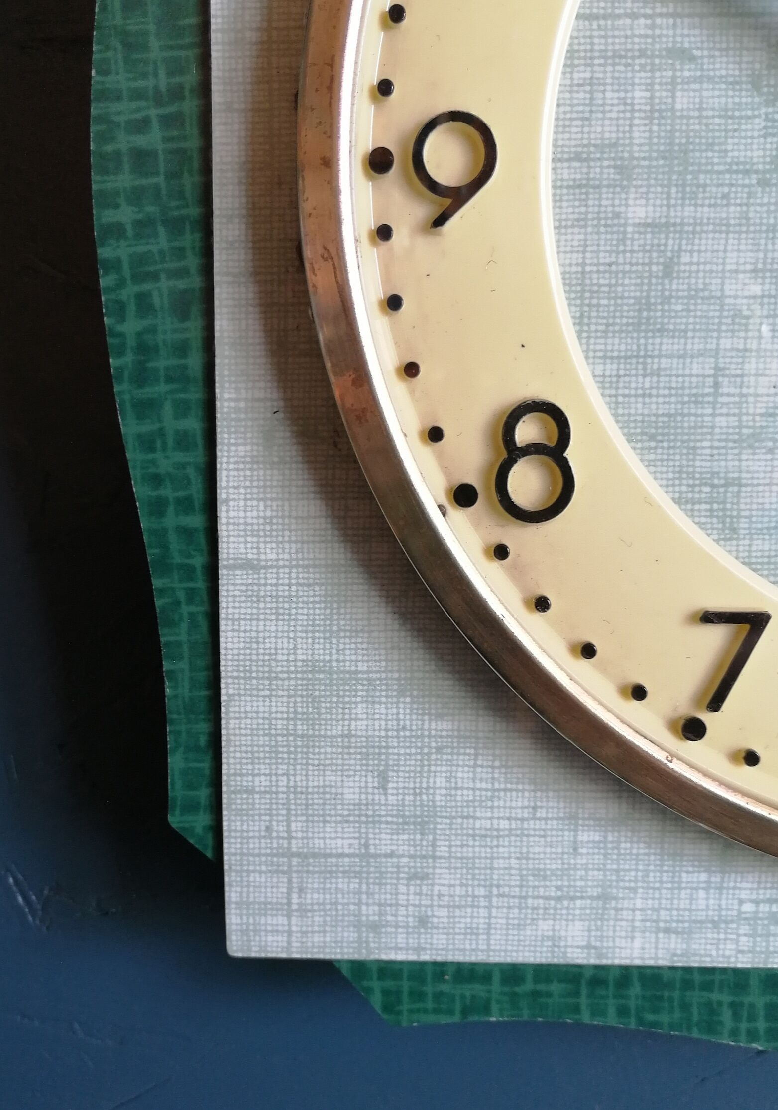 Clock formica vintage silent wall square "FFR golden green"