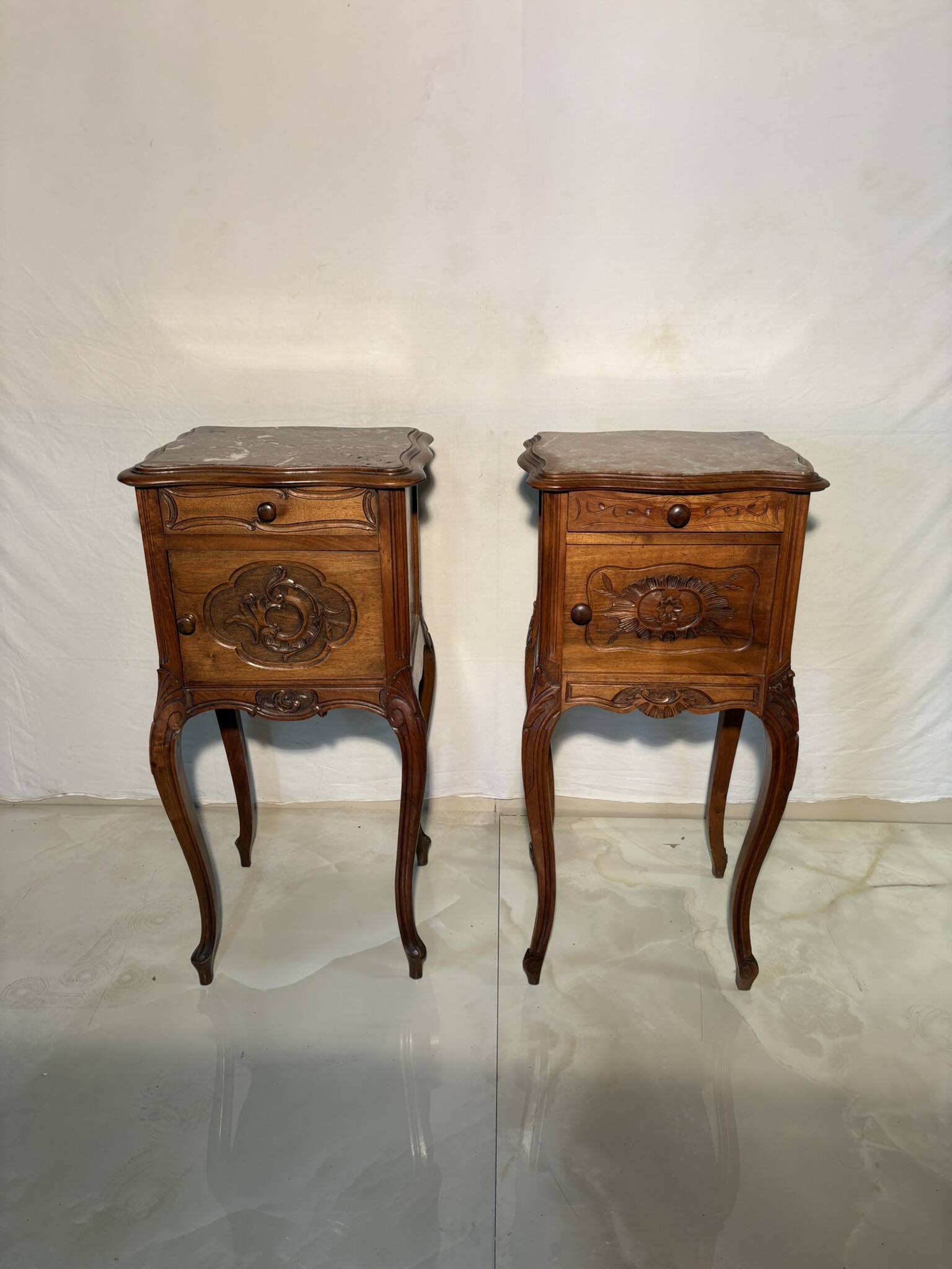 Pair of antique bedside tables with marble top and ceramic niche