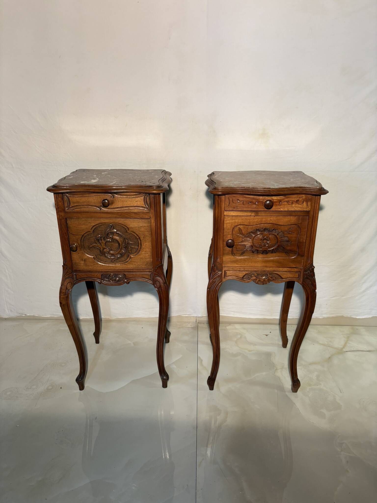 Pair of antique bedside tables with marble top and ceramic niche