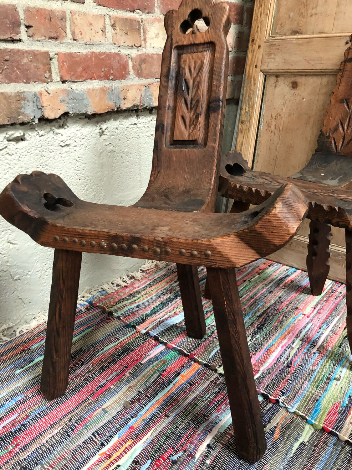 Brutalized tripod chairs