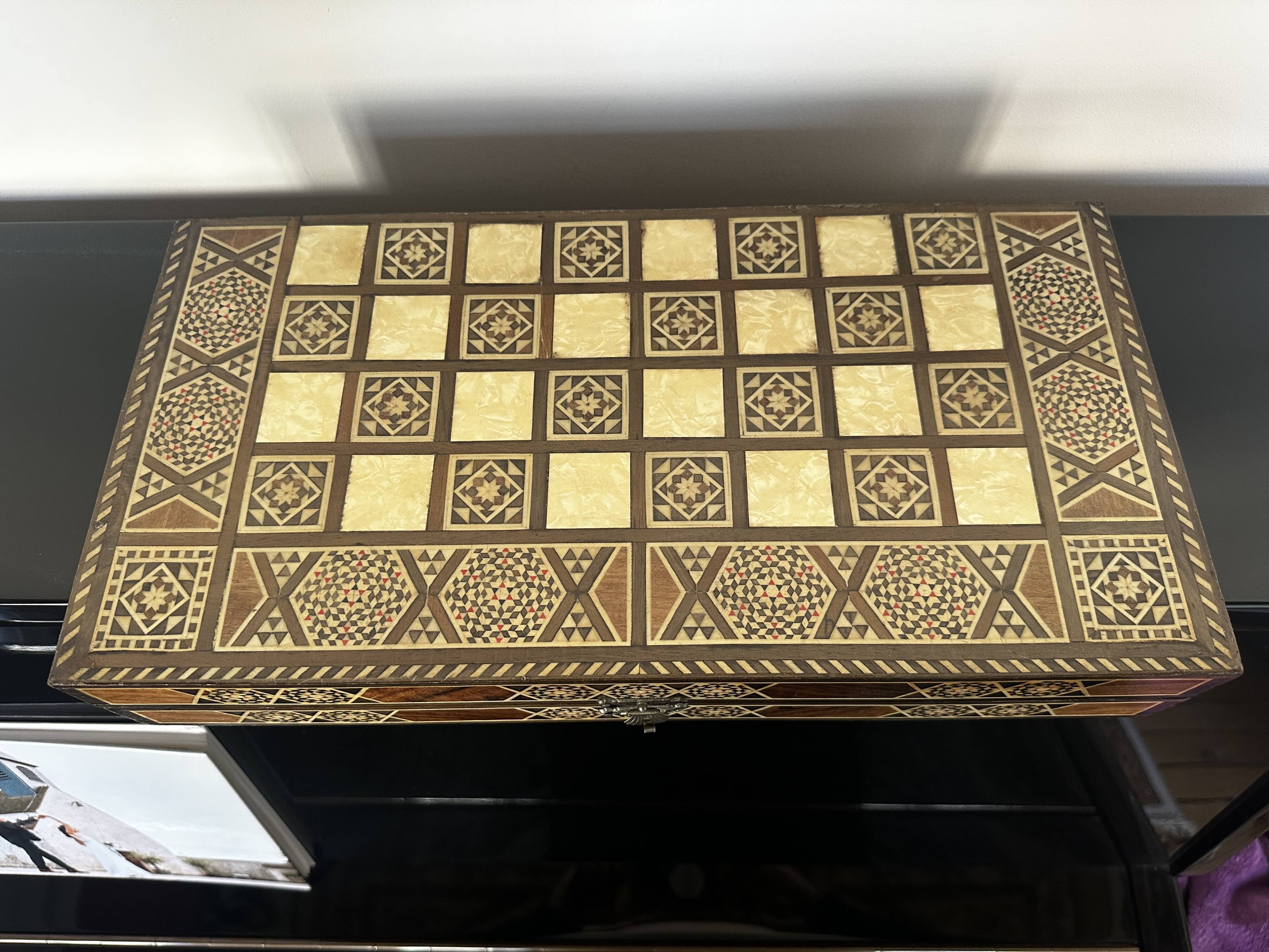 Jeu de Backgammon ancien en Bois Marqueté Syrien