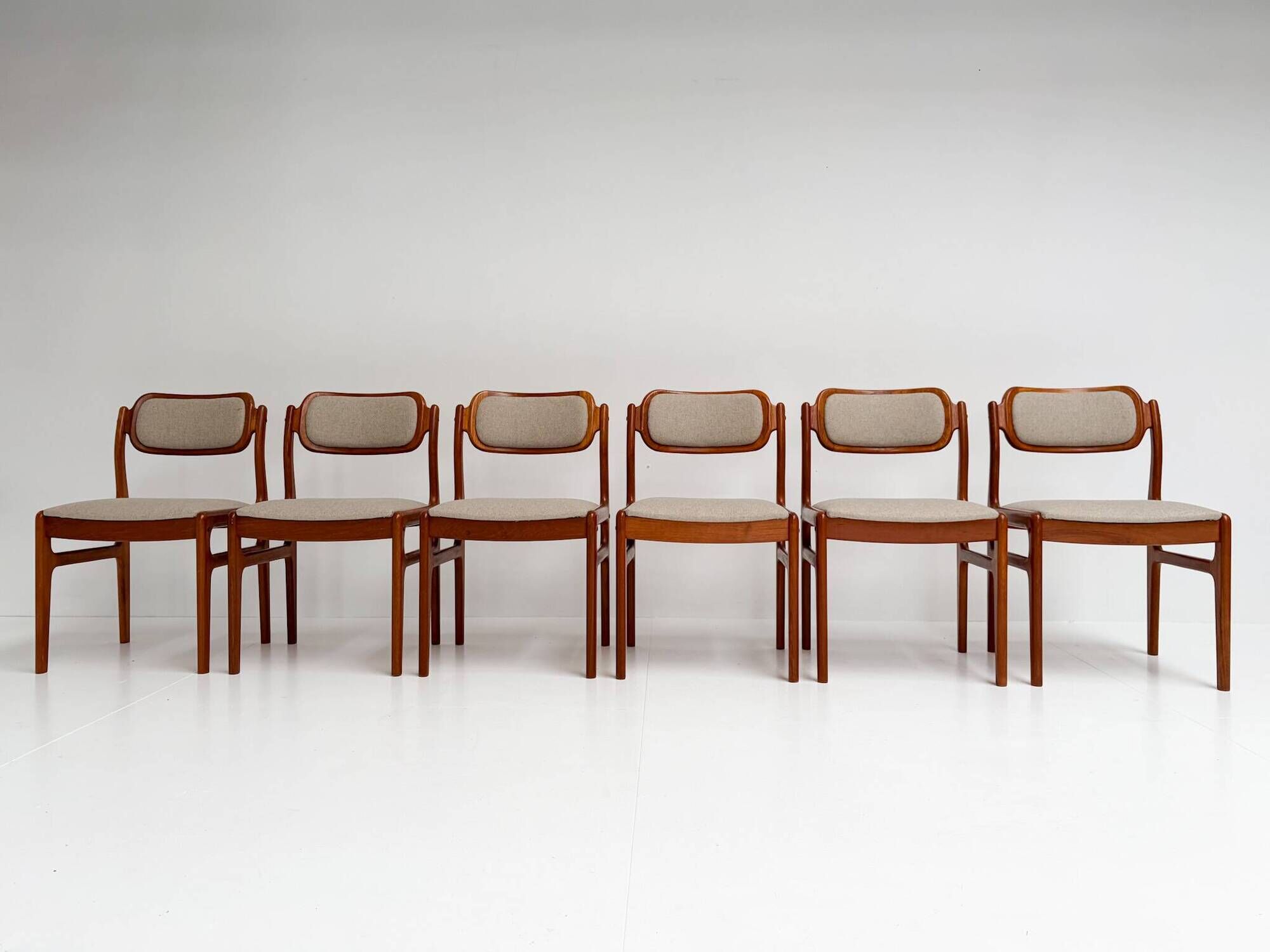 Set of 6 Danish design chairs by Johannes Andersen for Uldum, 1960s