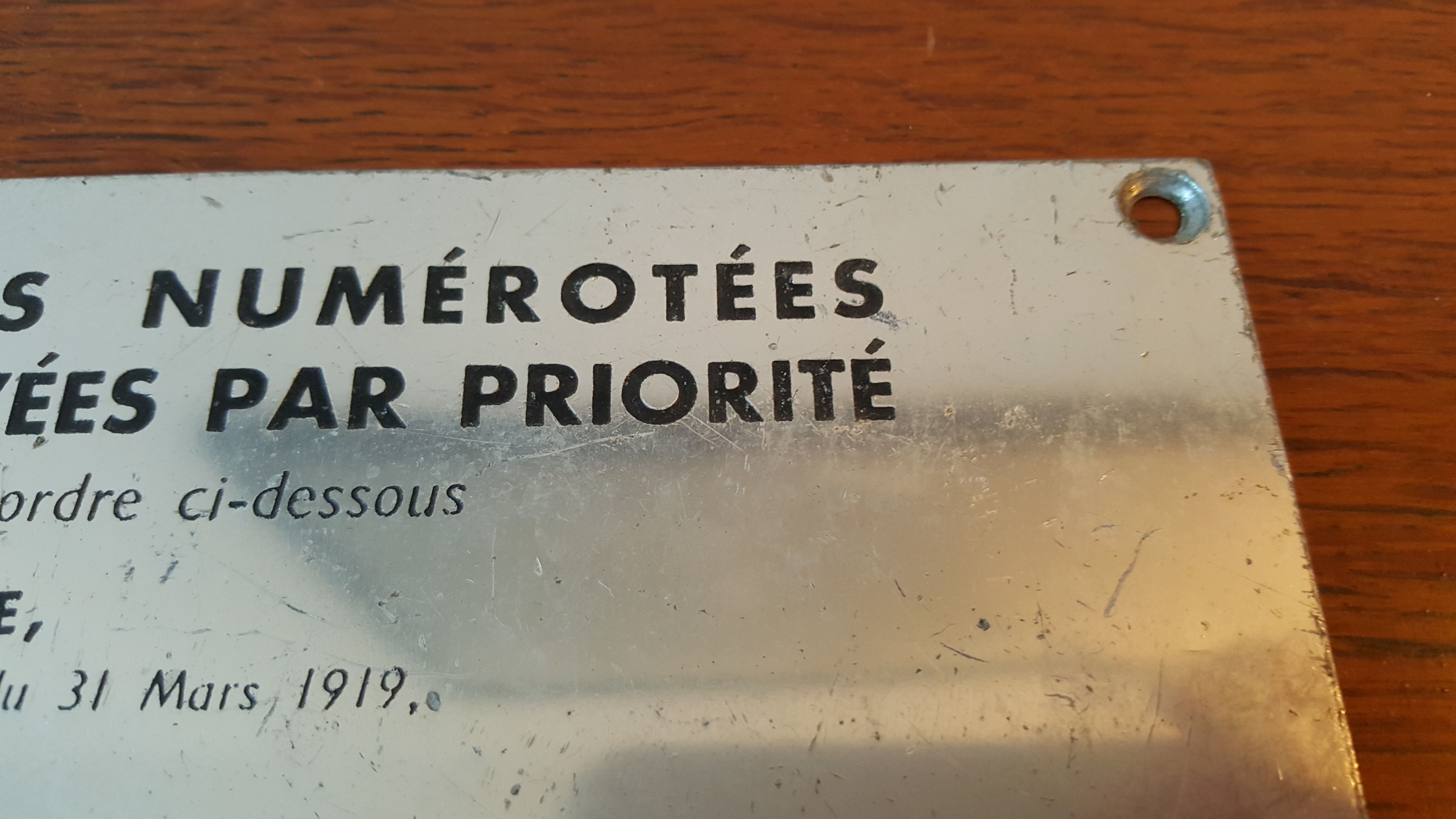 Ancienne plaque métallique places réservées mutilés de guerre transport en commun sncf