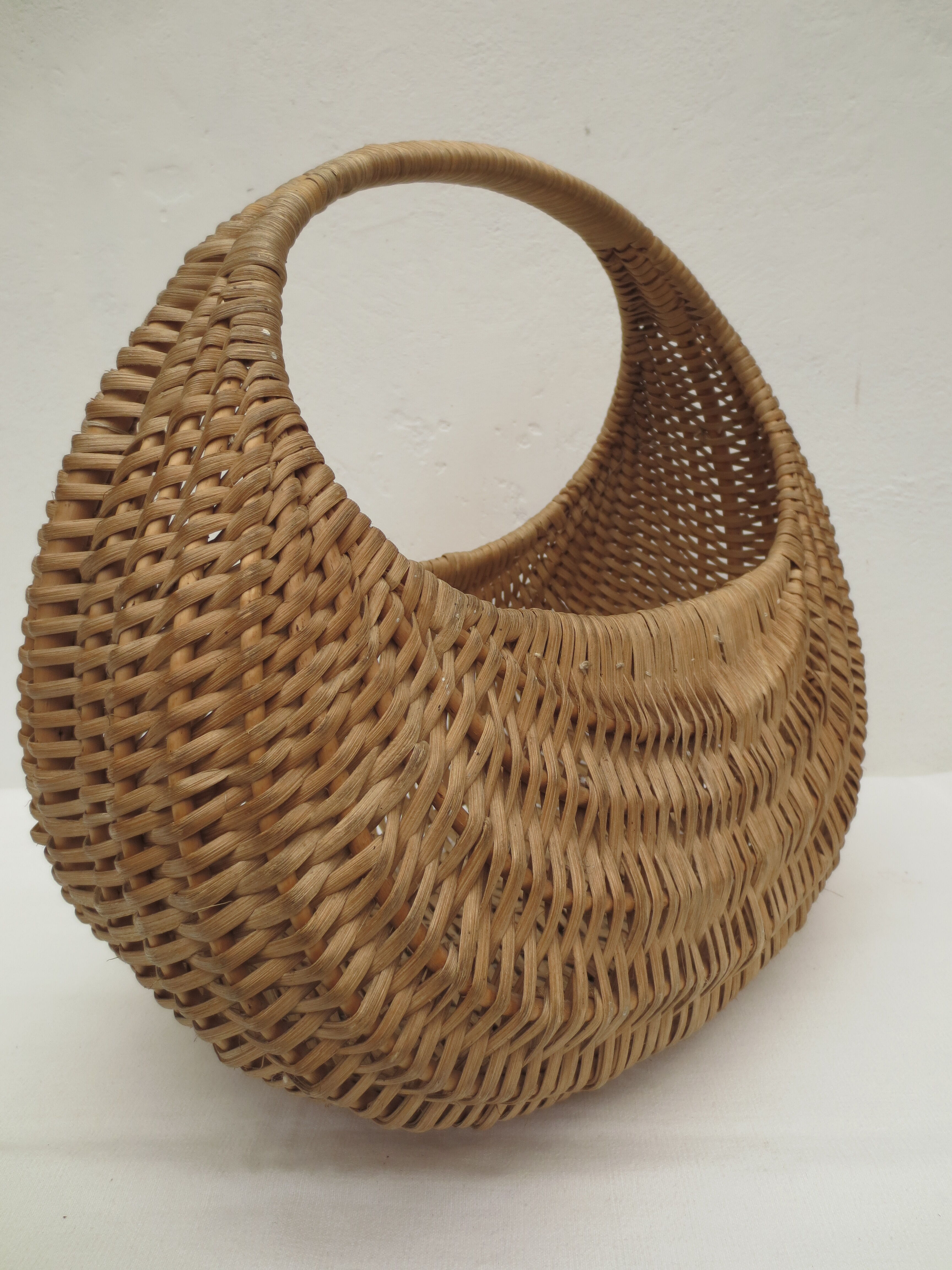 Gondola basket of the 60s in quality woven wicker