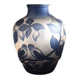 Vianne France vase with birds, acid-etched glass, 20th century.