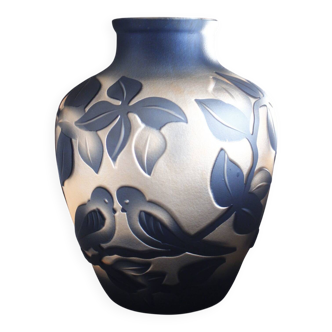 Vianne France vase with birds, acid-etched glass, 20th century.