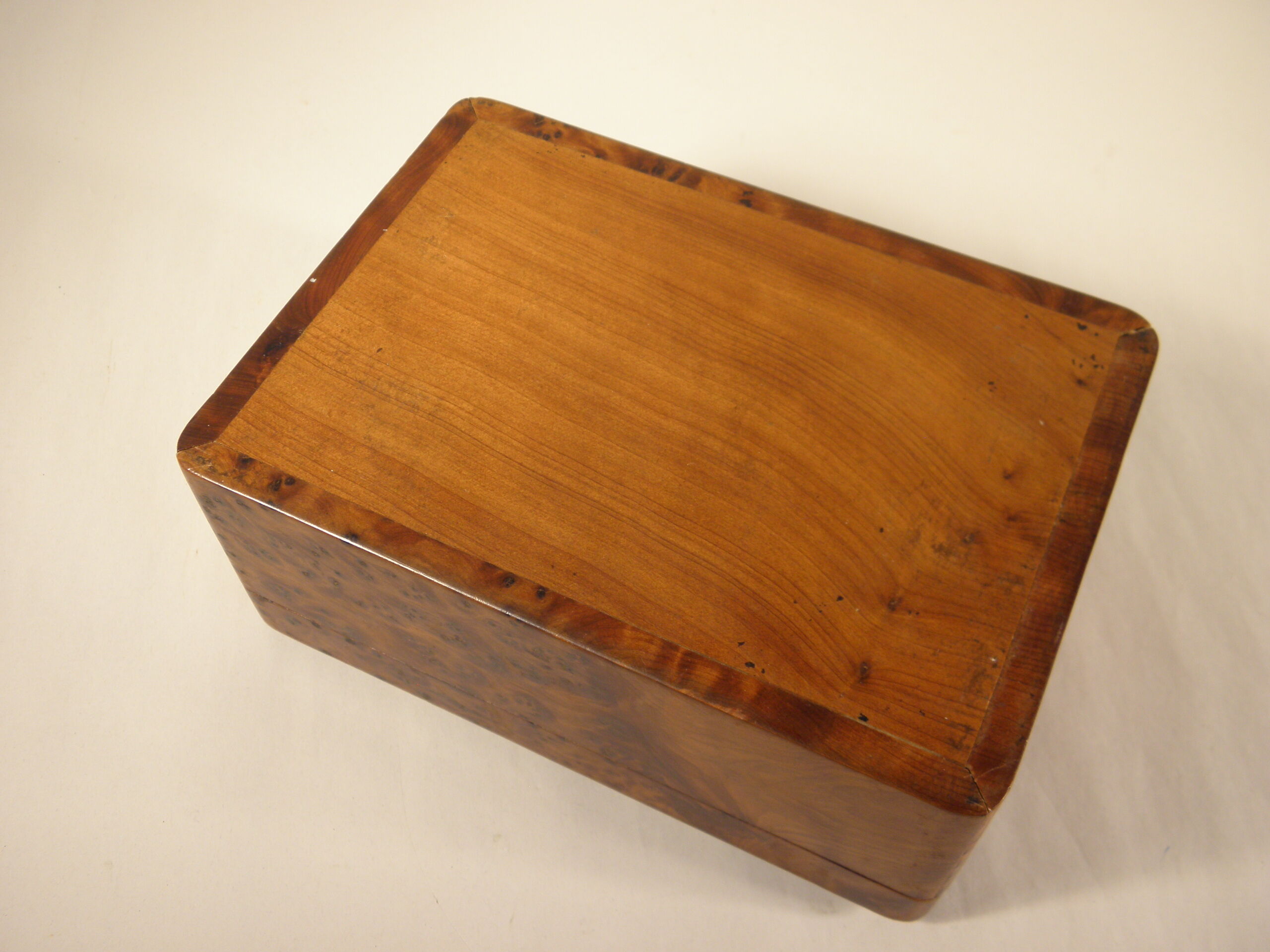 Cheath magnifying glass box