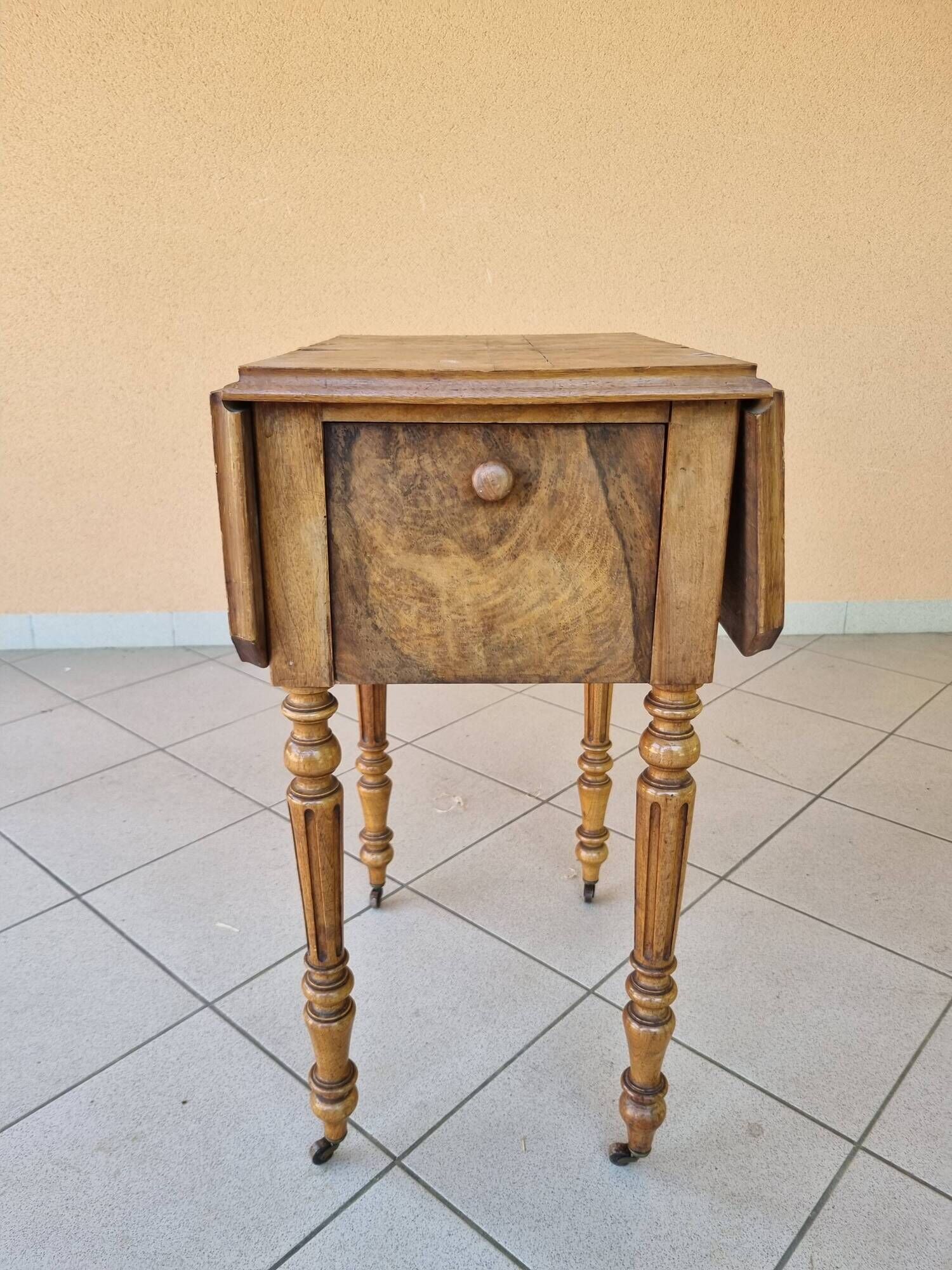 Table d'appoint, bout de canapé