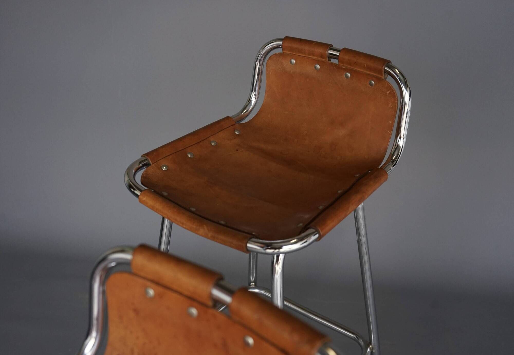 Tabourets de bar « Les Arcs » Dal Vera, sélectionnés par Charlotte Perriand. Lot de 4.