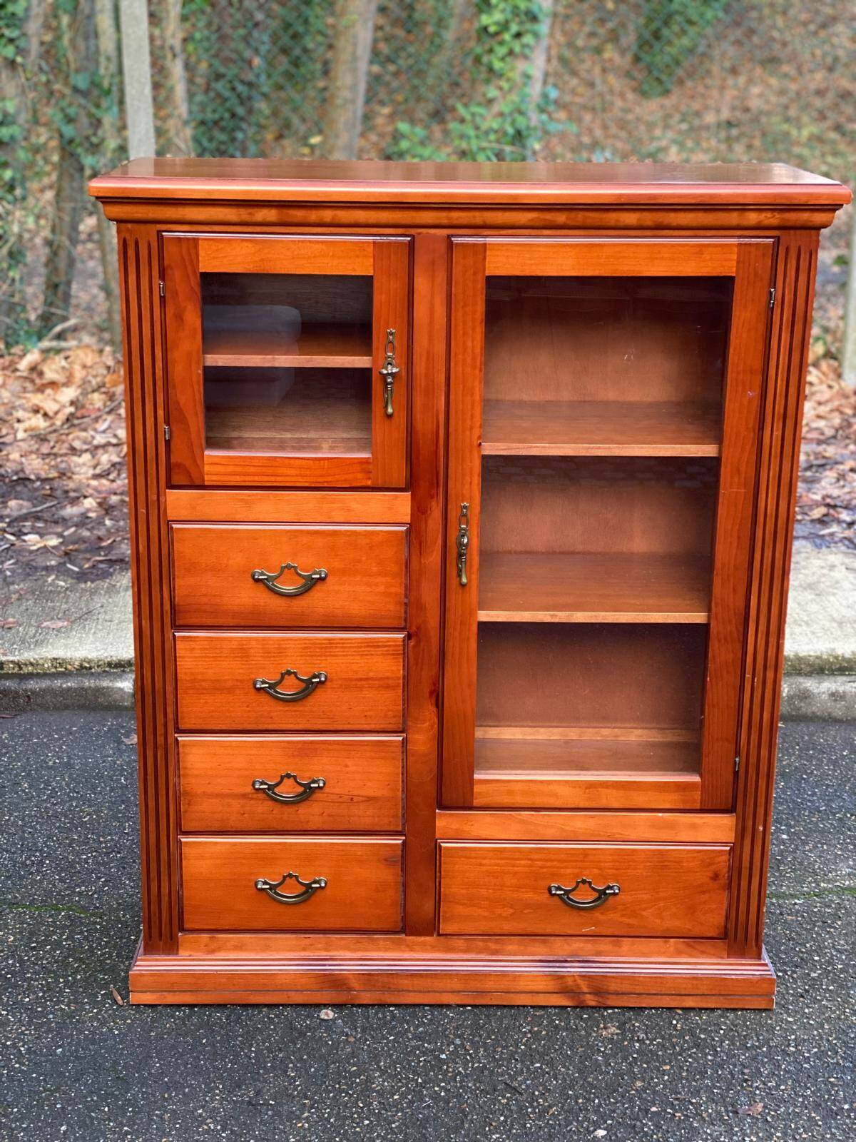 Vitrine Louis XVI en bois massif du 20ème