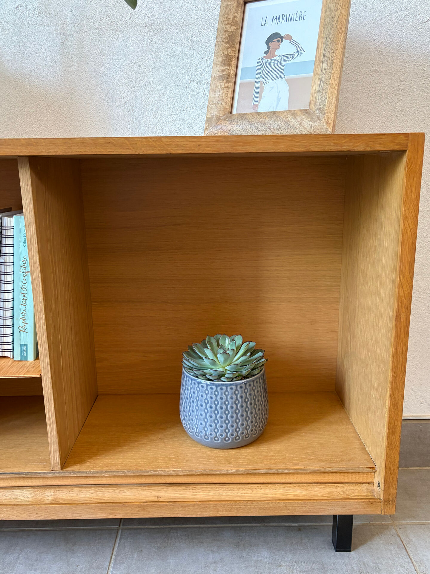 Charming vintage shelf / TV unit