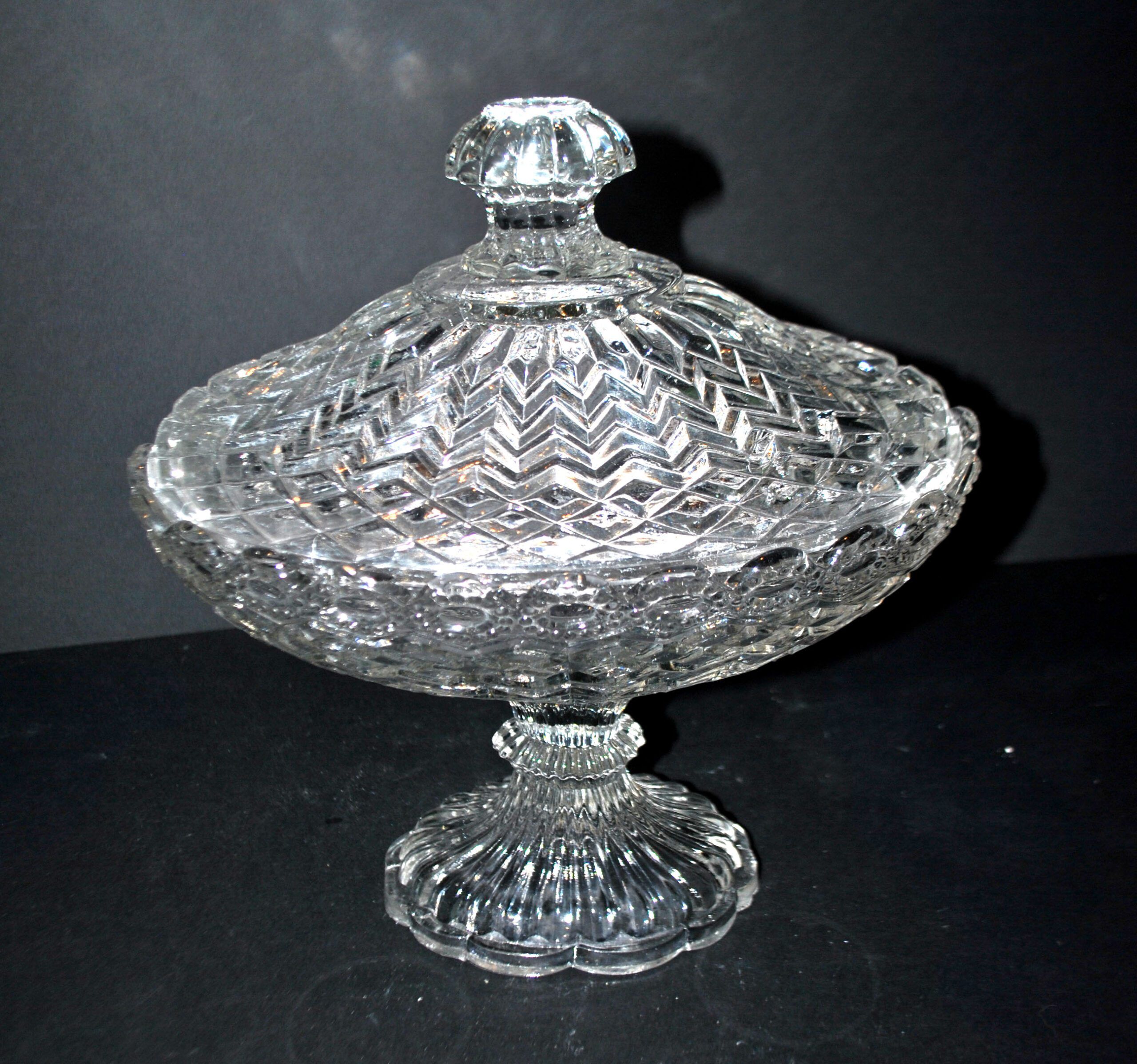 Large oval bonbonnière/dragee dish in molded crystal with diamond and pearl decoration, circa 1900