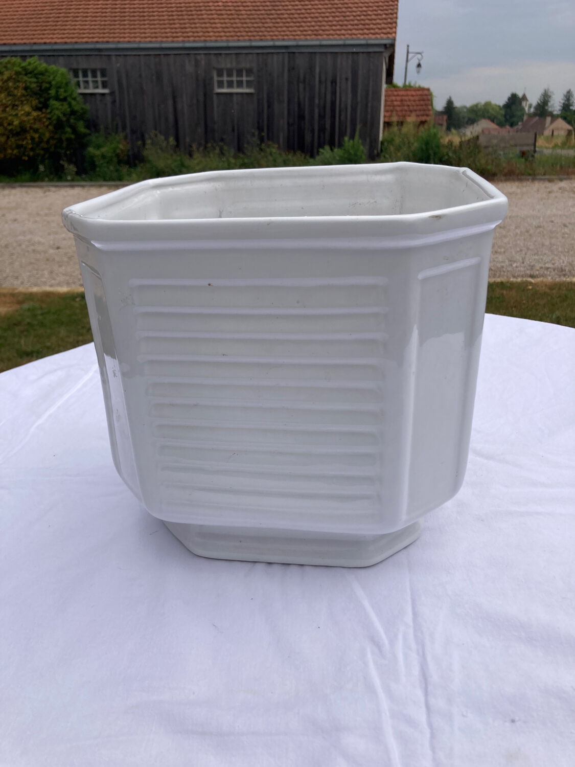 White rectangular pot cover