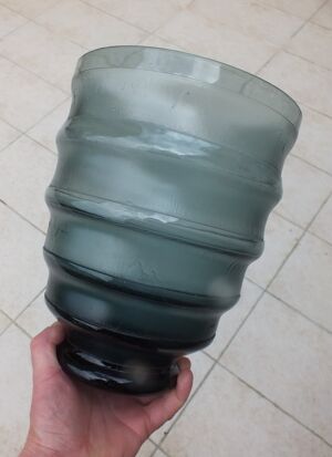 Vase art déco en verre bleuté givré