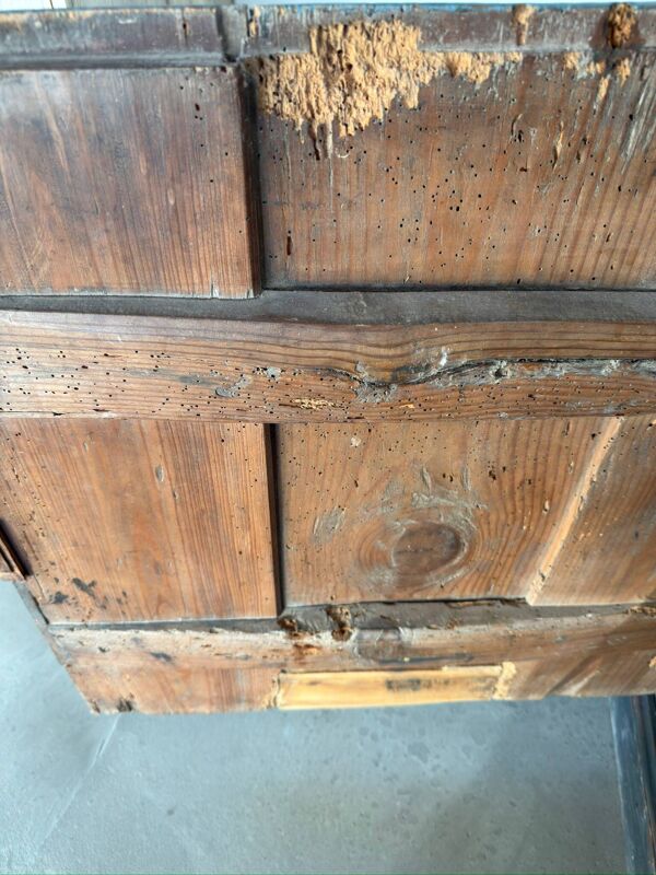 Buffet ancien en bois massif – patine d’origine – XIXe