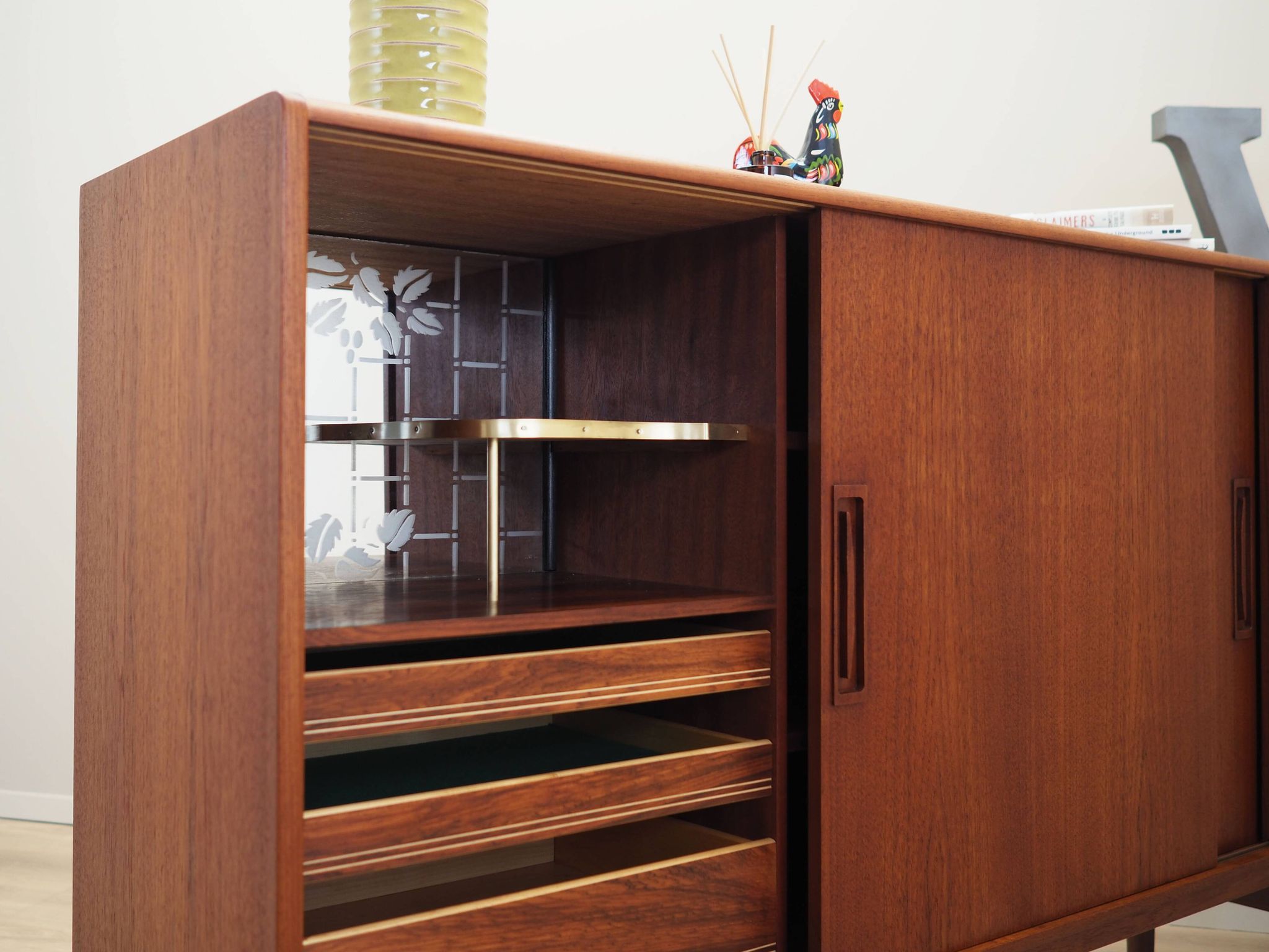 Enfilade en teck, design danois, années 1960, production : Danemark