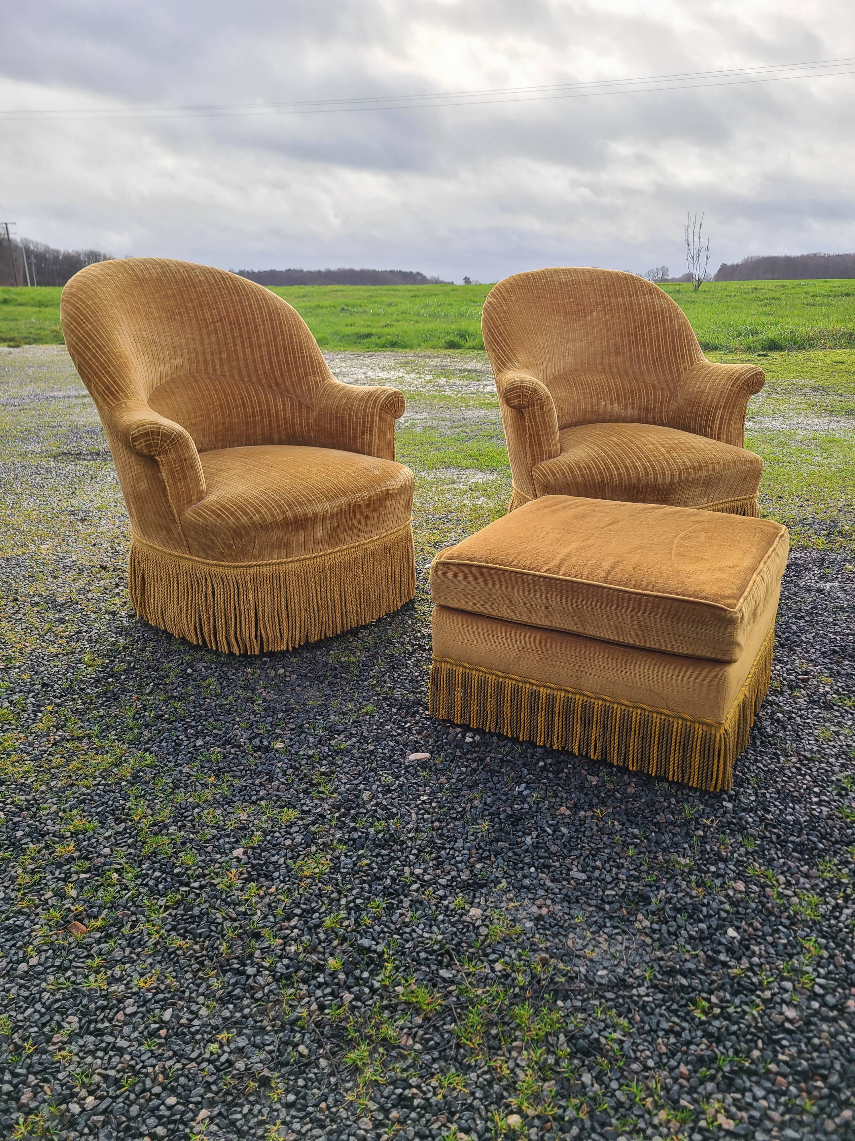 Set of toad armchairs and vintage yellow ottoman