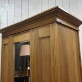 English wardrobe in walnut from the early 20th century.