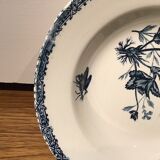 Hollow plate decor insects and strawberries, Manufacture Choisy the King, Iron Land, H Boulenger - Co.