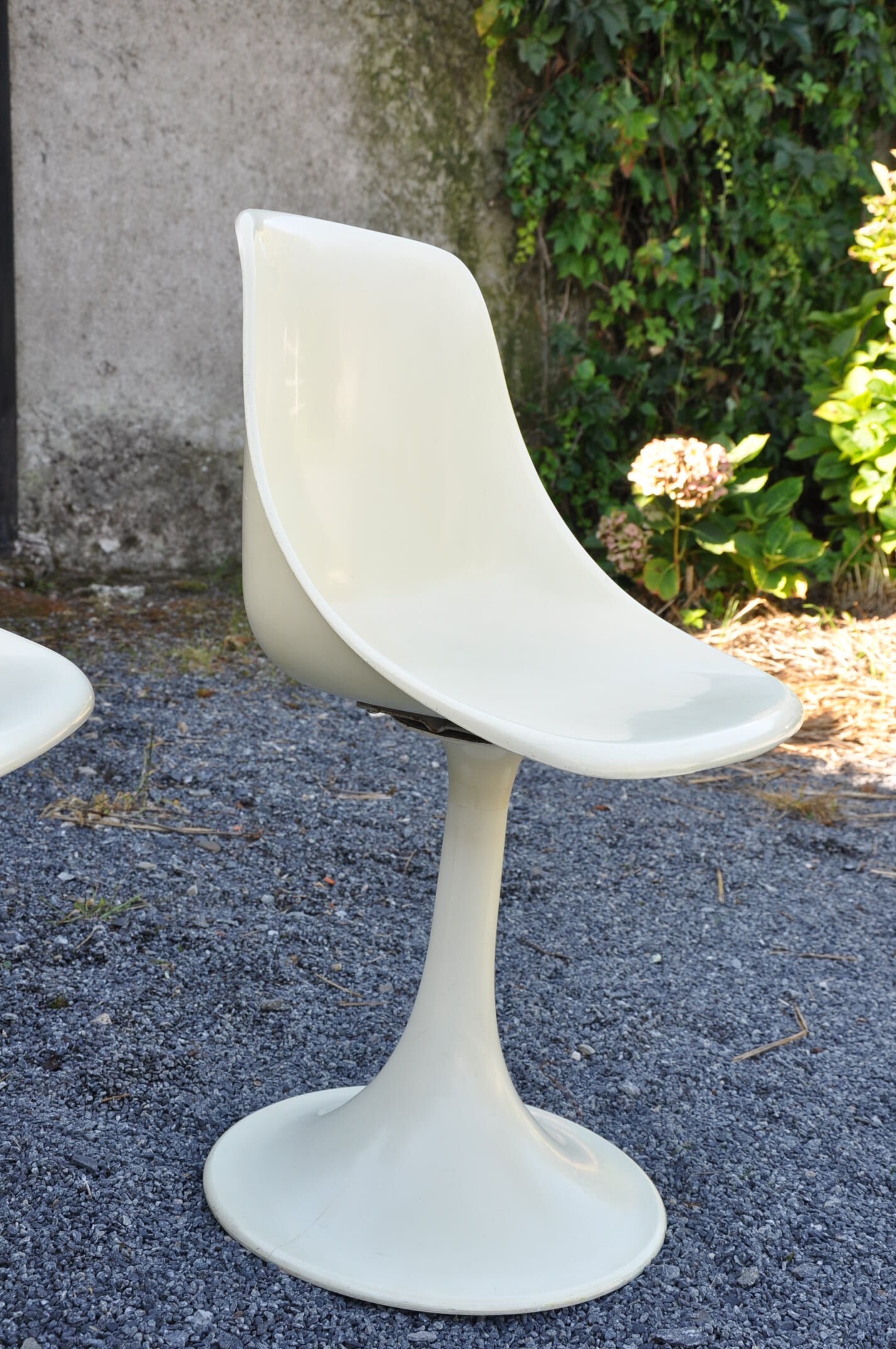 70s foot tulip chairs