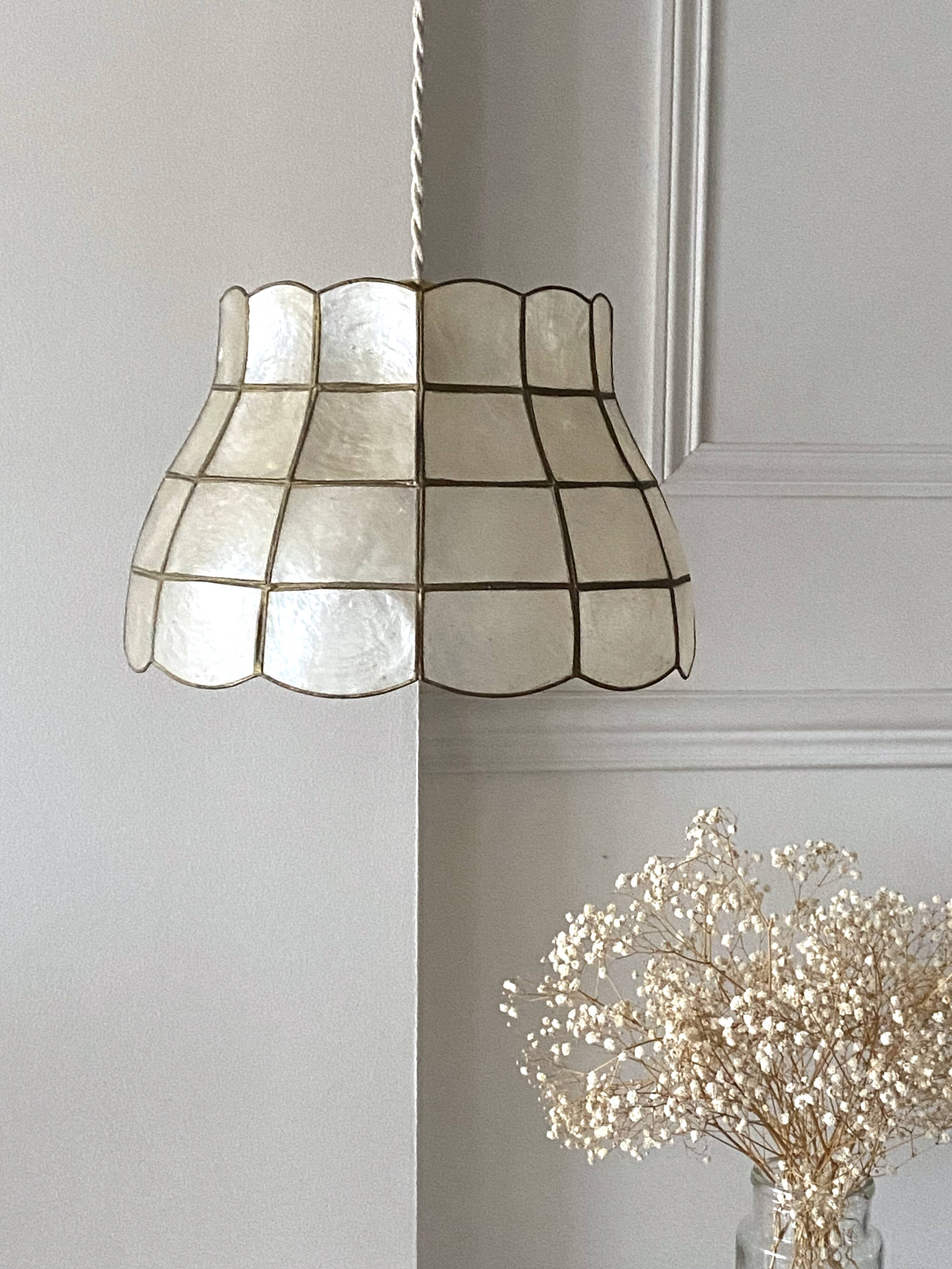 Natural mother-of-pearl pendant light