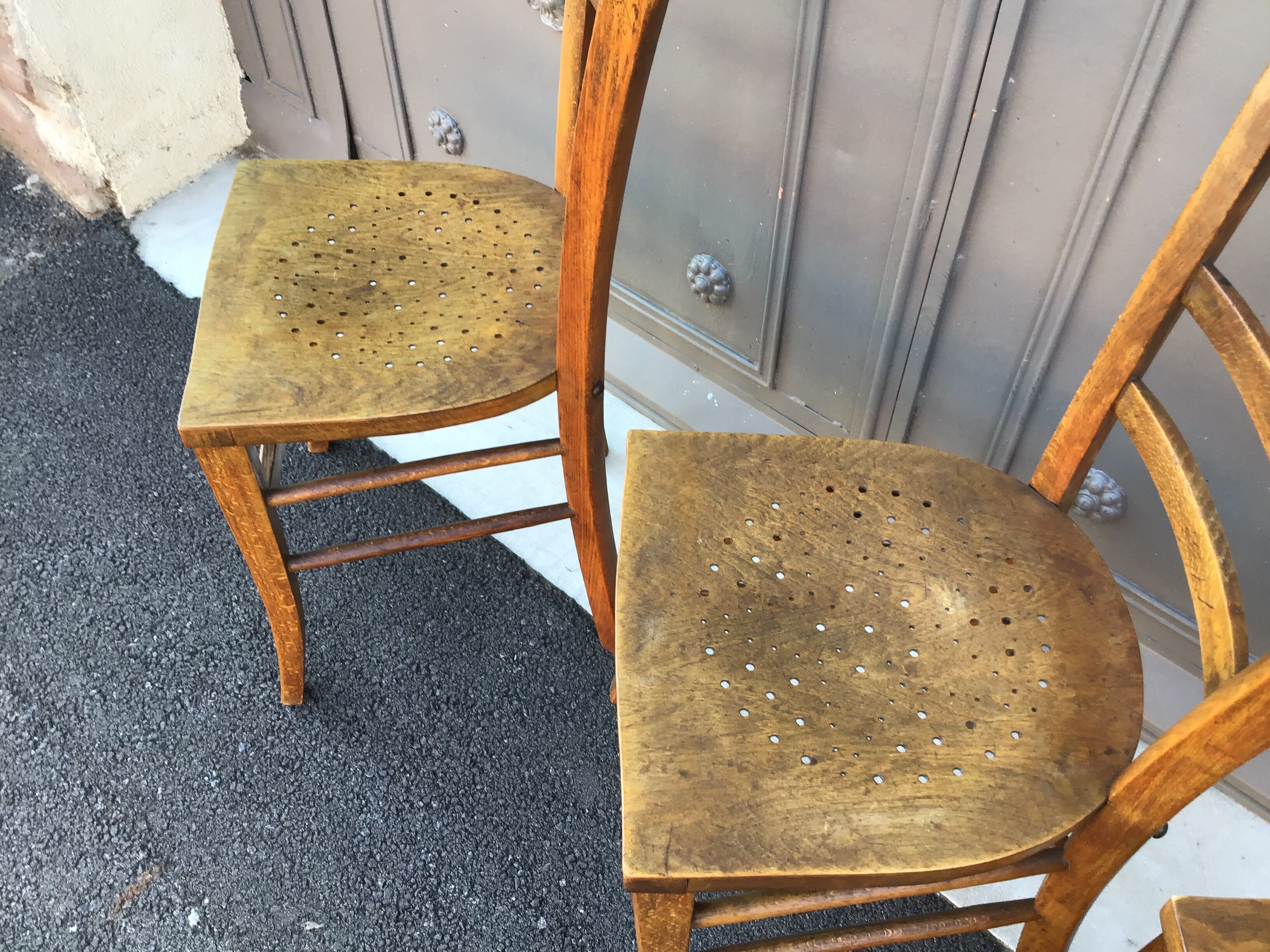 3 chaises bistrot vintage