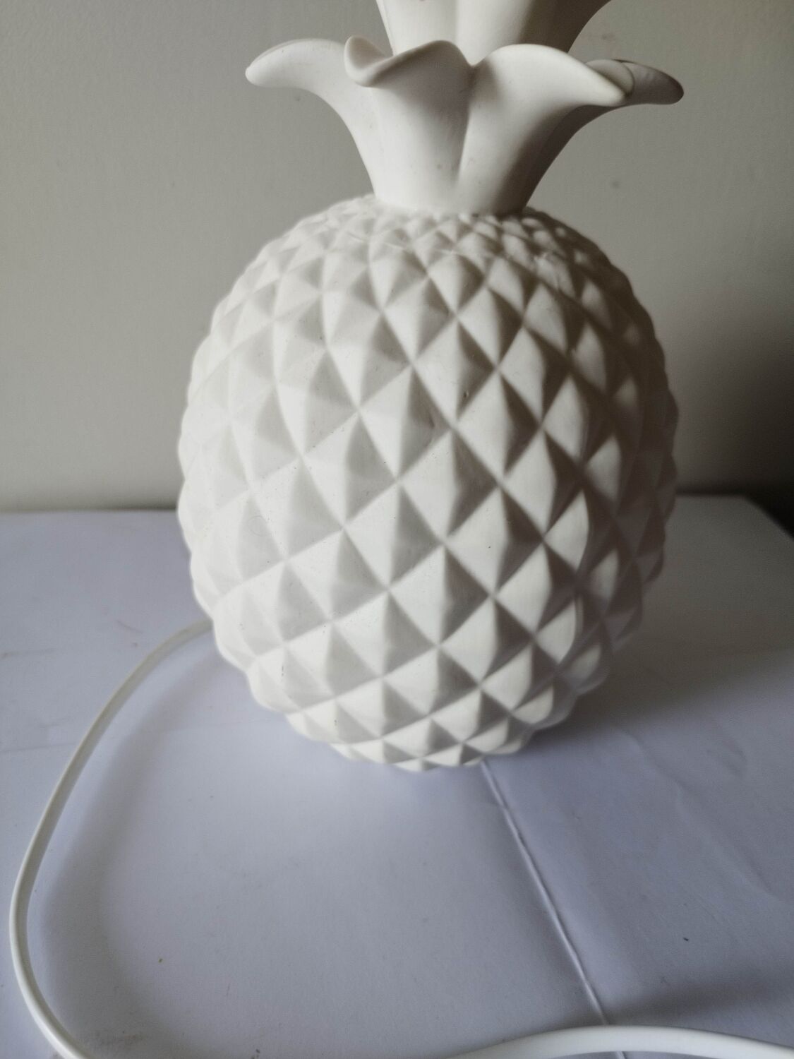 Pineapple lamp in white biscuit