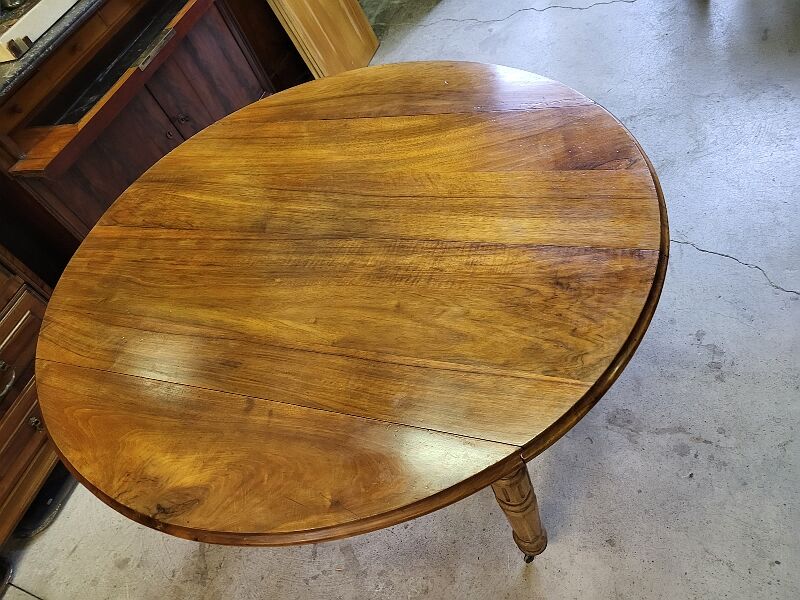 Table 6 pieds en noyer blond de 356 cm de long ouverte avec 5 allonges n10