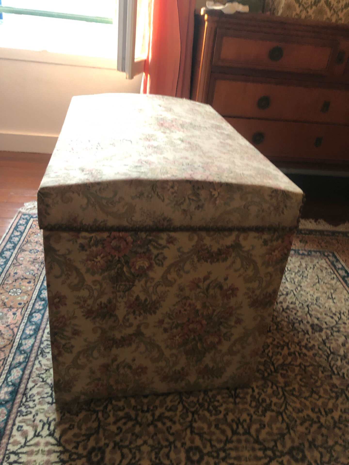 Coffre ancien en tissu