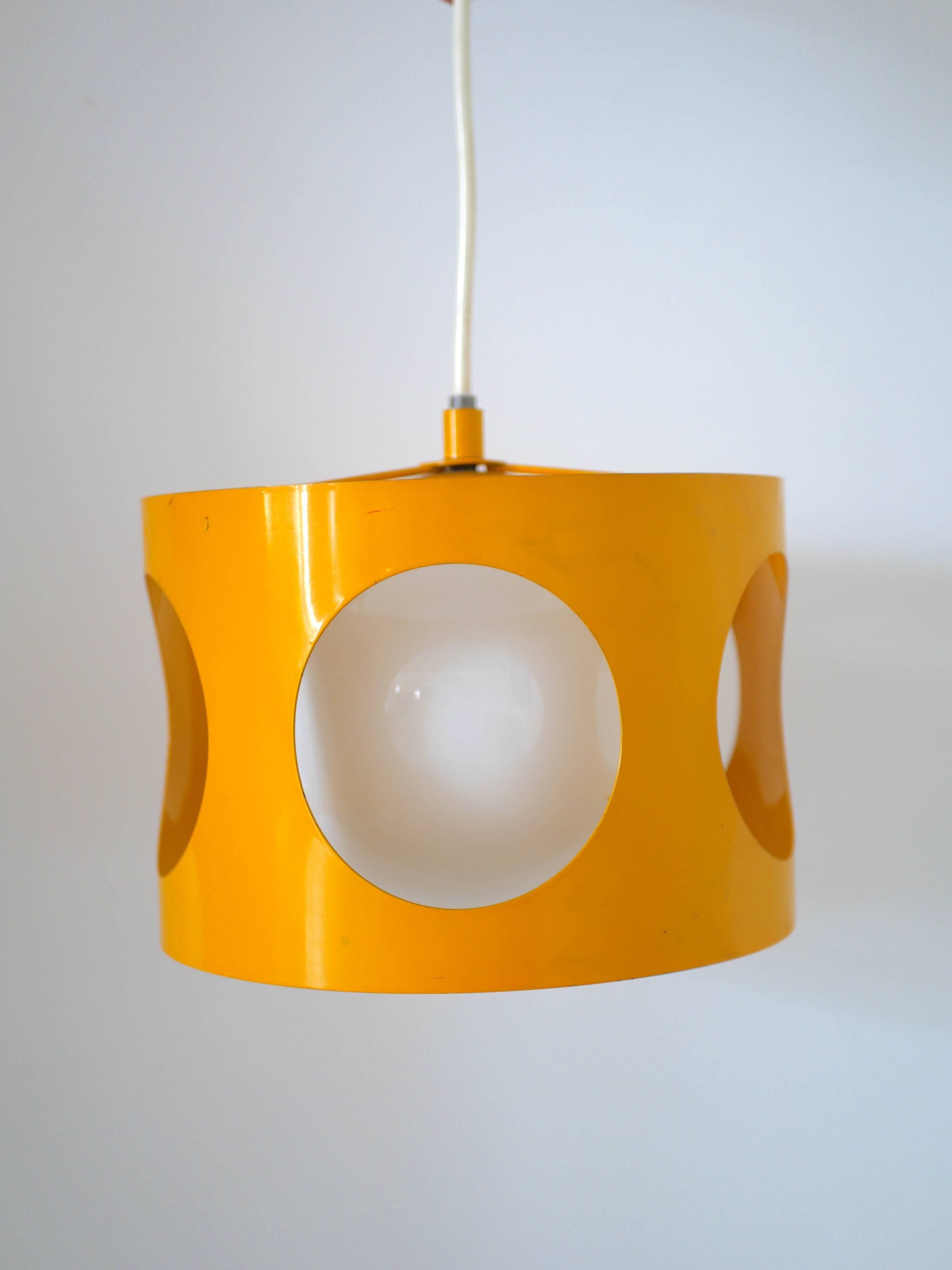 Yellow metal Disderot suspension