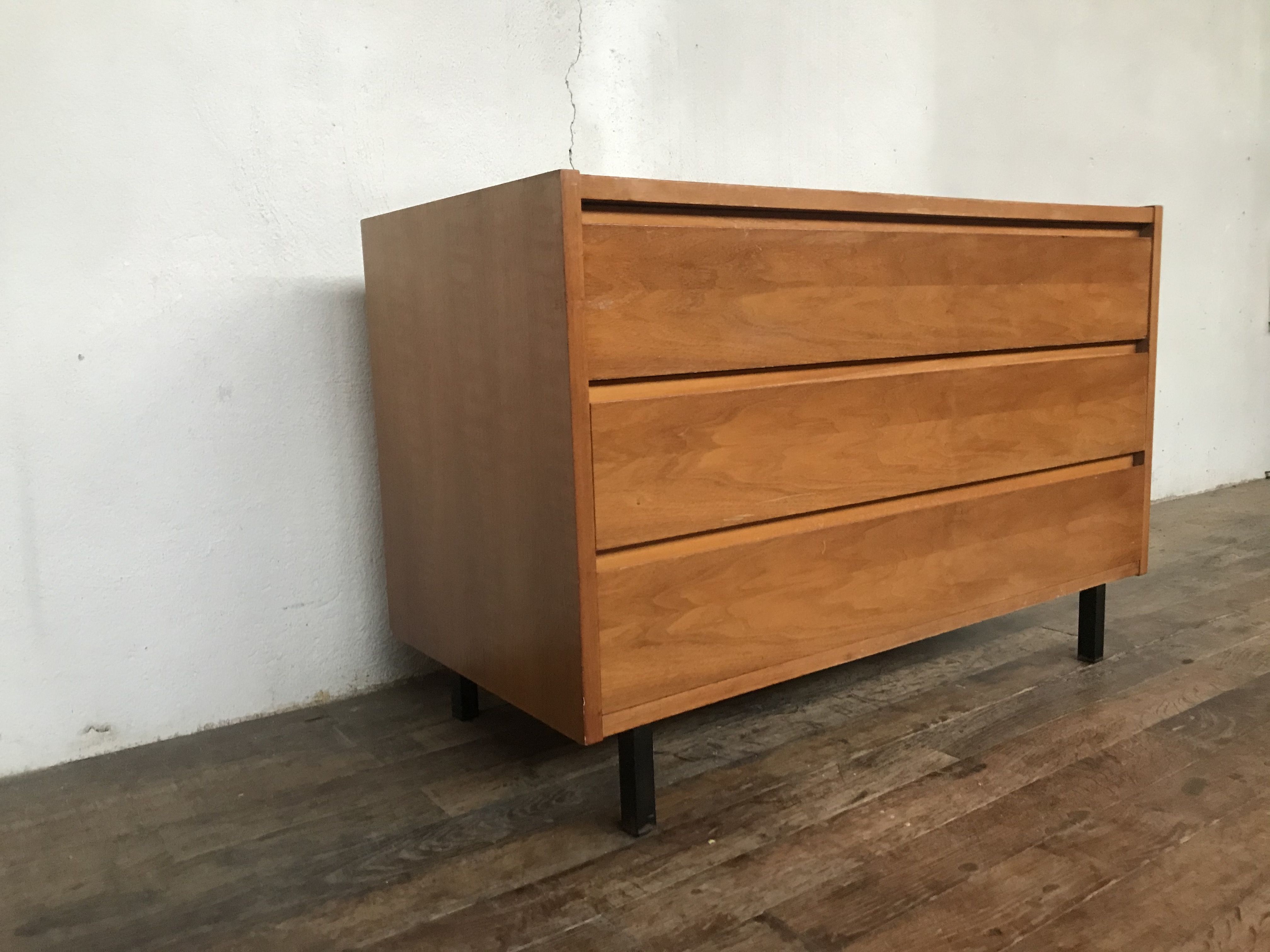 Vintage modernist dresser of the 1950 foot metal
