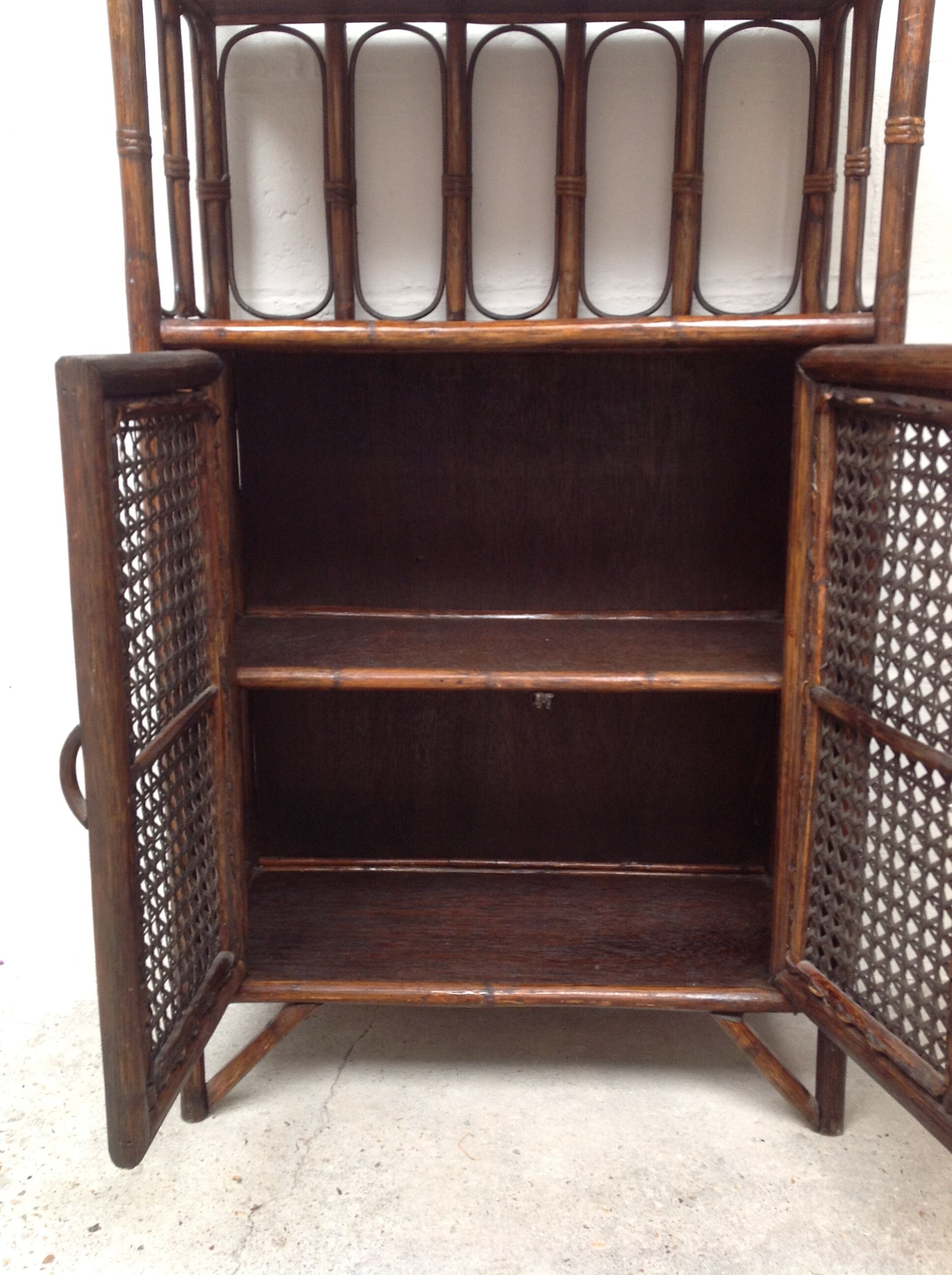 Buffet wood and rattan canning