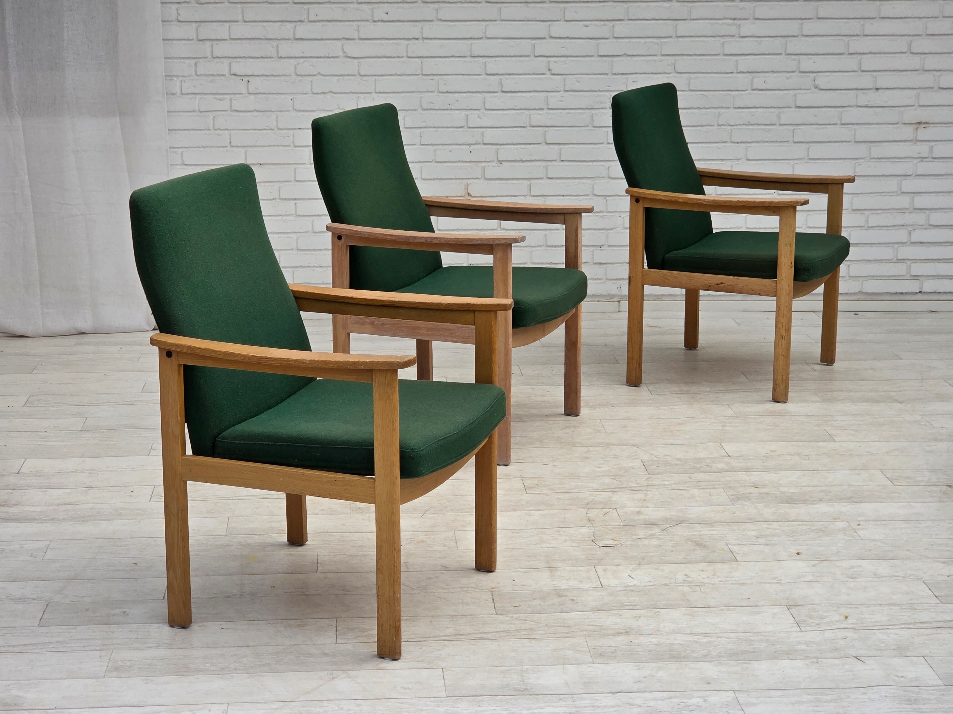 1980s, Danish armchair by Høng Stole, green furniture wool, oak wood.