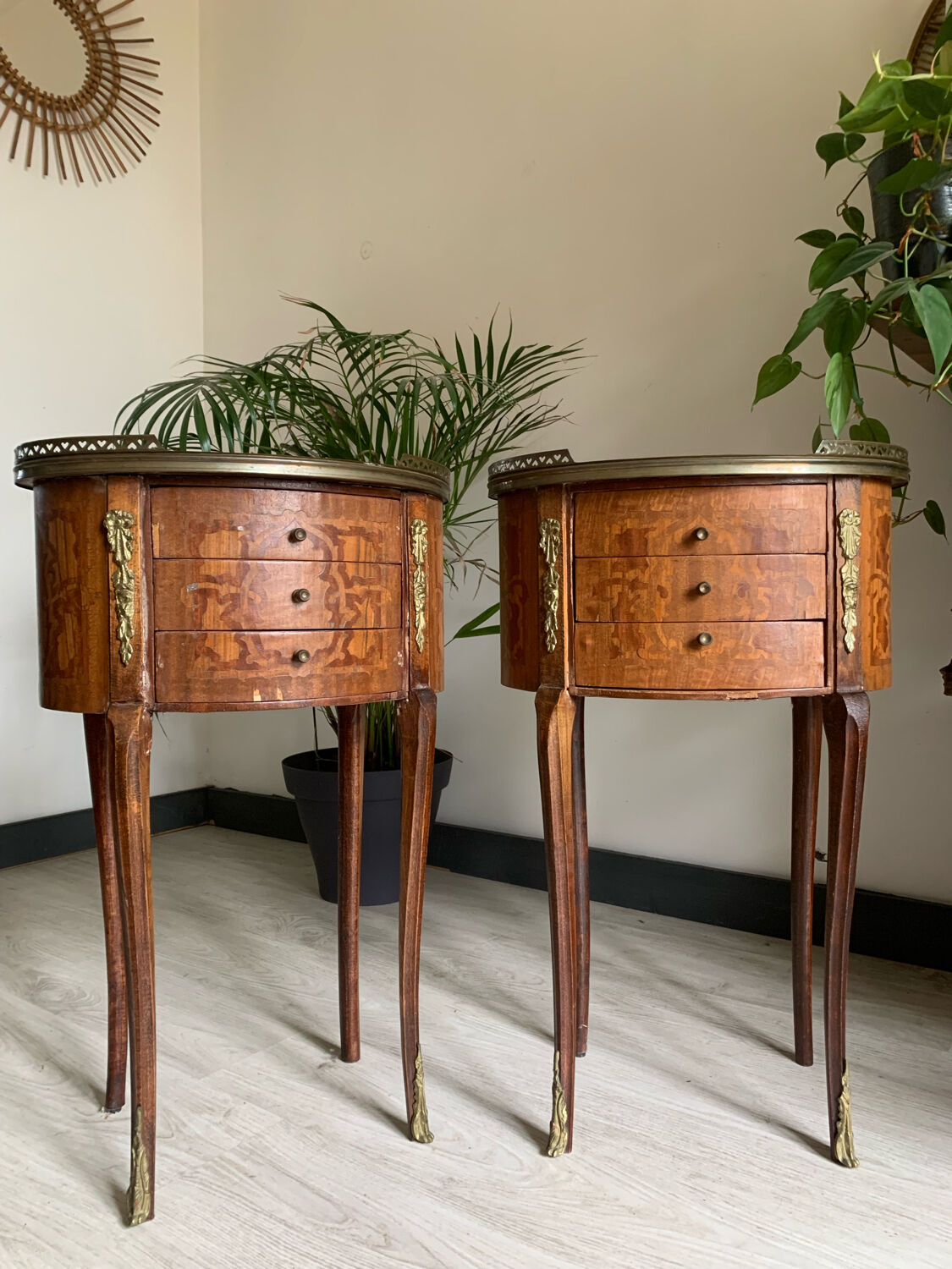 Pair of bedside tables in the shape of a stab, Louis XVI style