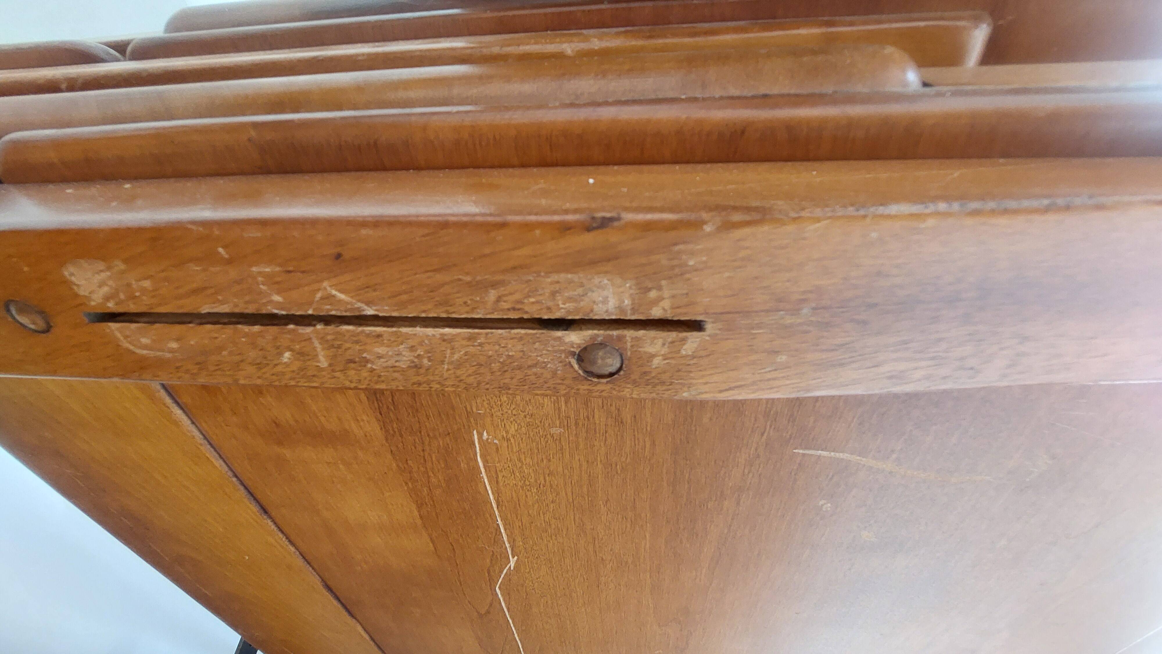 American twin beds in Shaker style from the early 20th century.