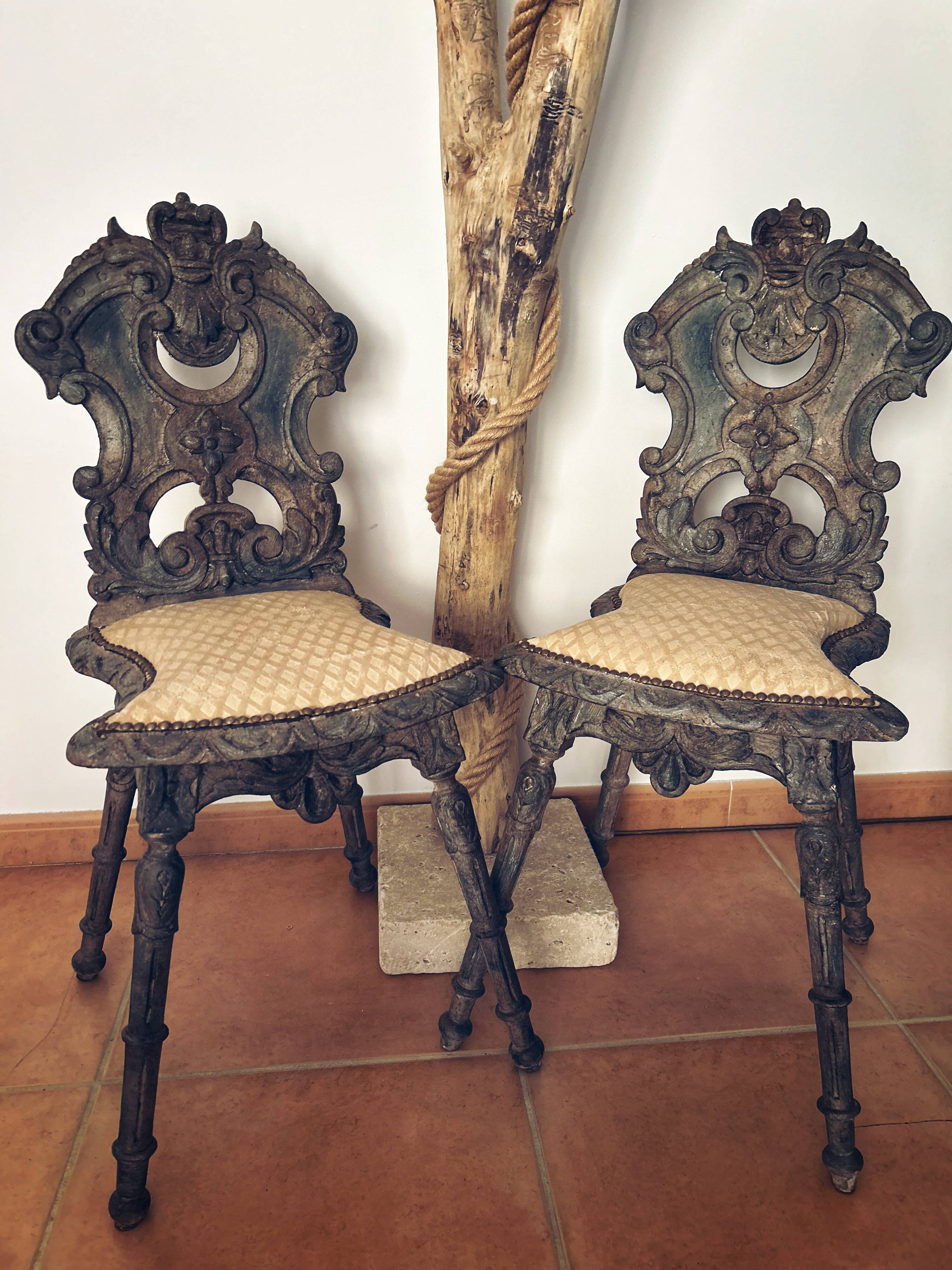 Pair of Louis XIII style chairs in patinated solid oak – piece