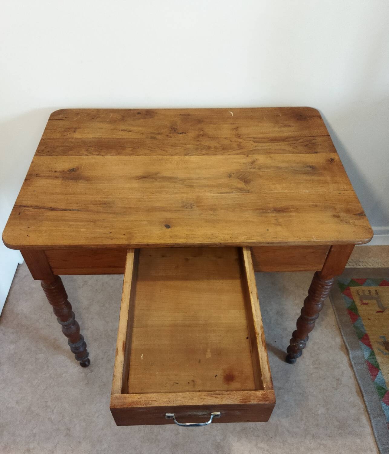 Desk with turned legs