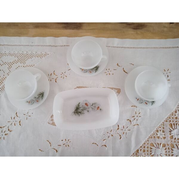 Set of 3 coffee cups and sub-cup with ravier for biscuits Arcopal France  model Marguerites | Selency