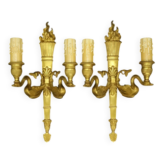 Paire de grandes appliques, flambeau et cygnes, style Empire - bronze doré