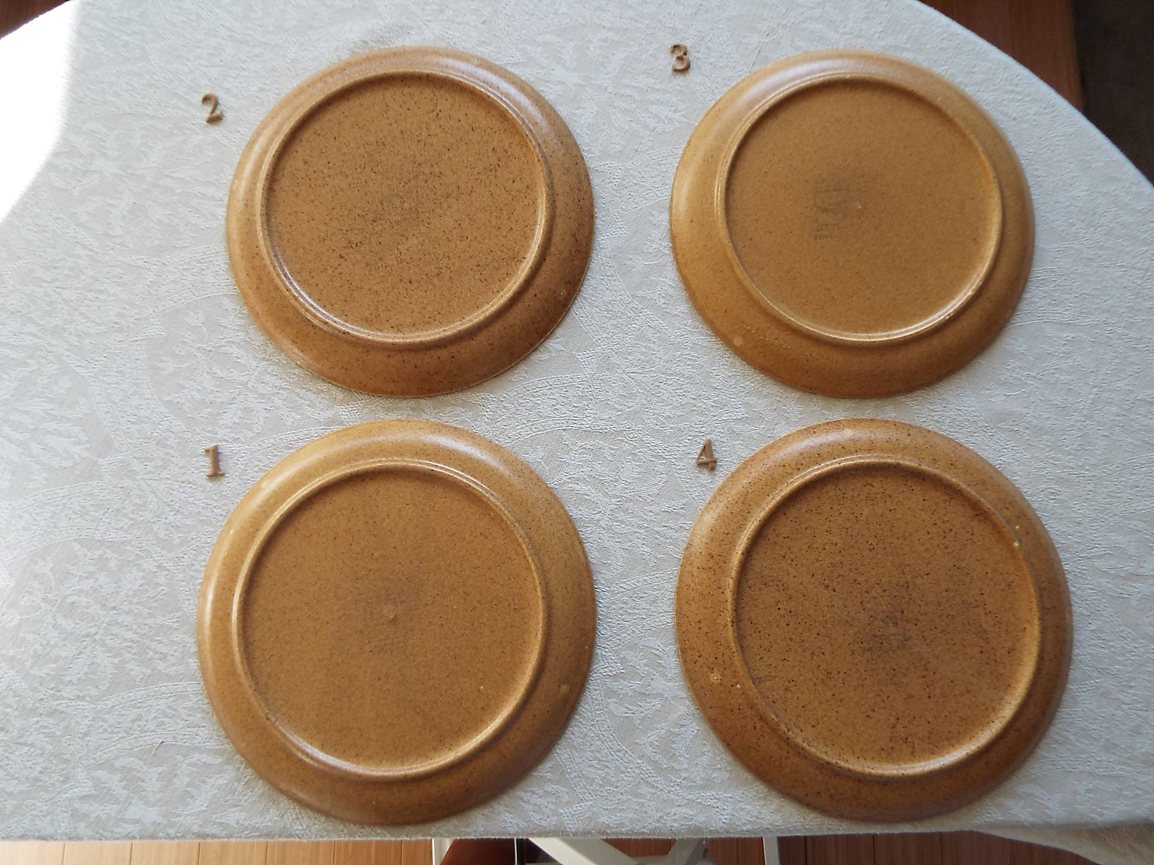 4 flat plates in Longchamp stoneware