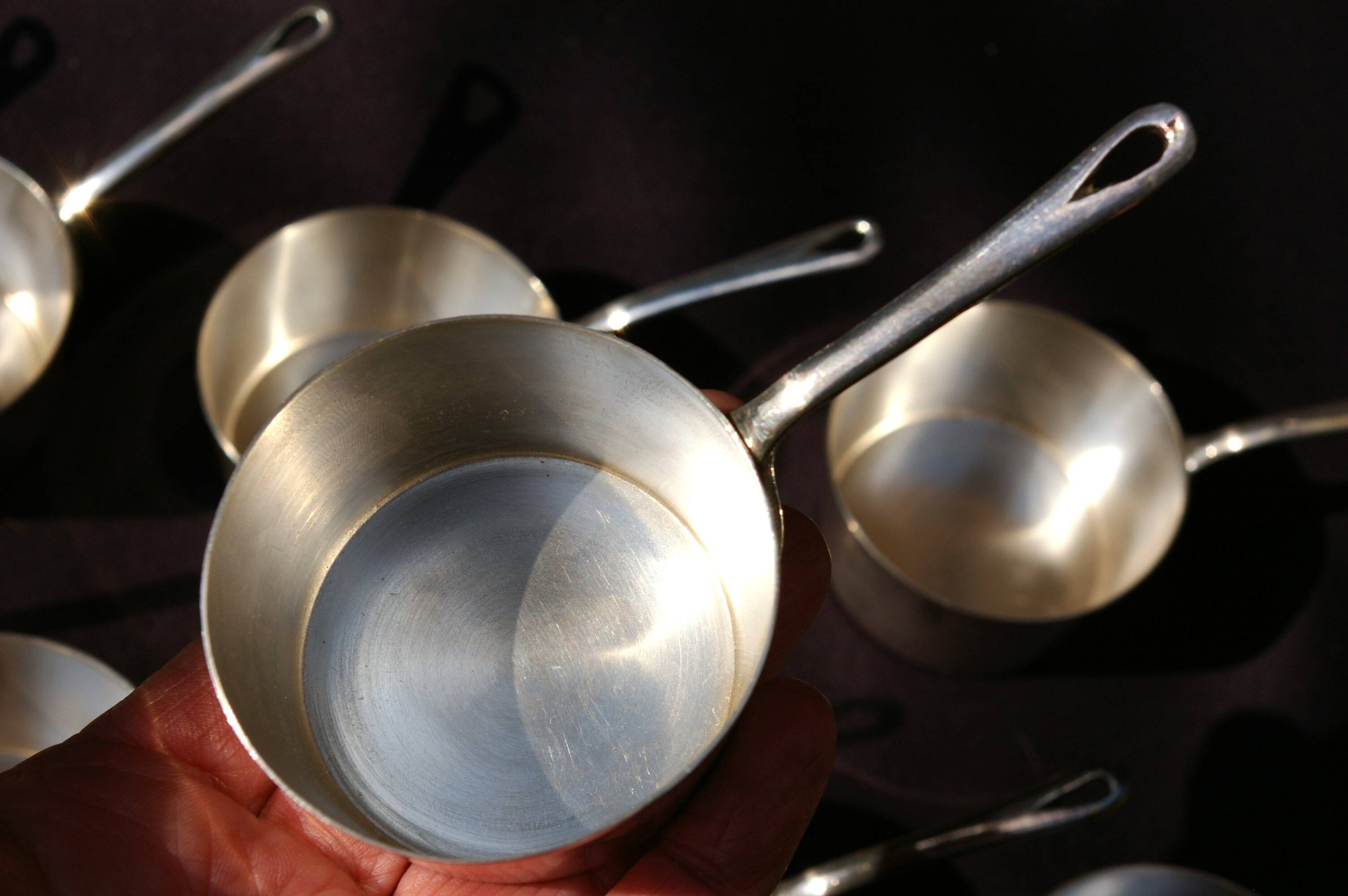 12 mini pans in silver metal