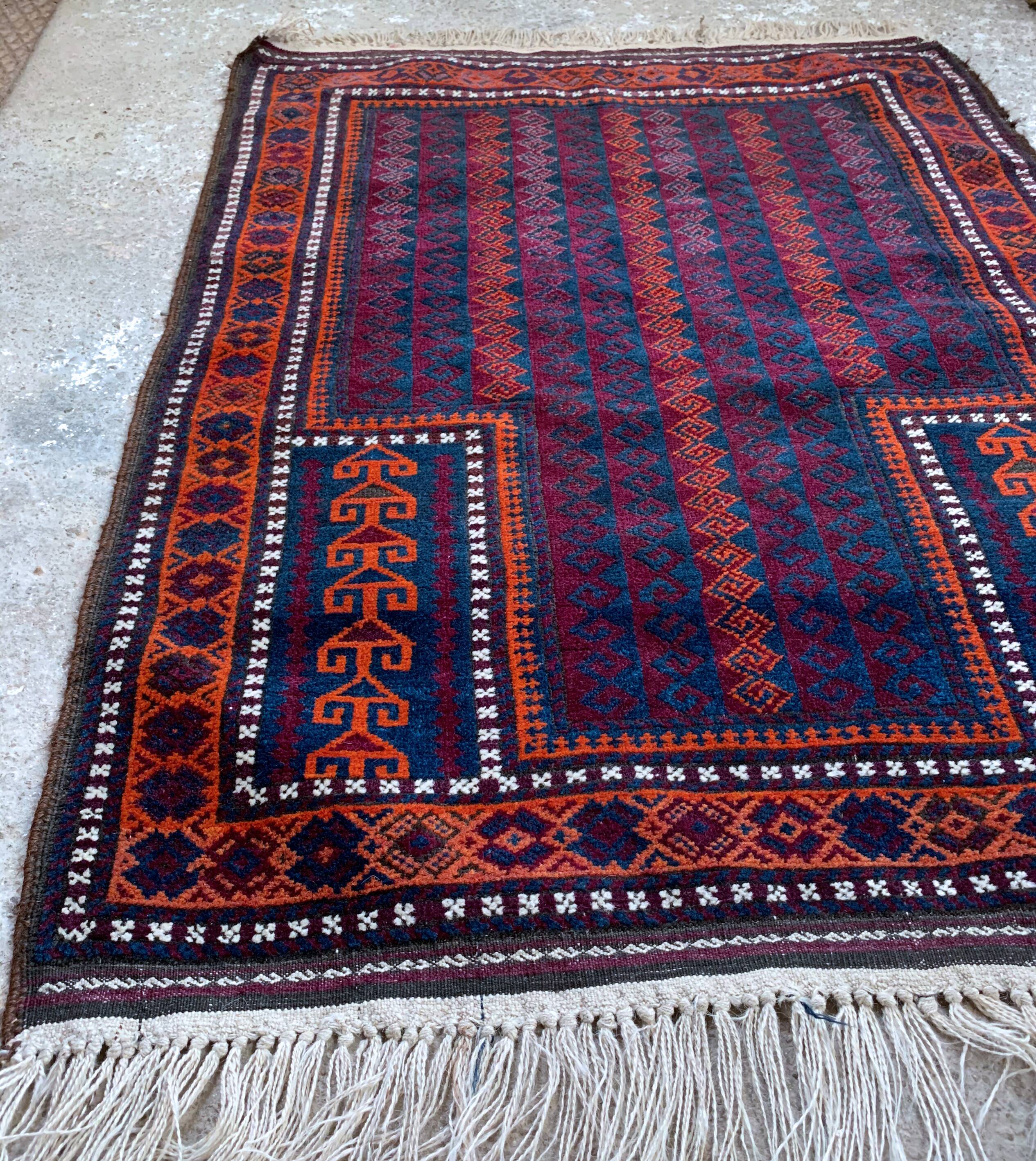 Oriental hand-knotted wool rug 132/133 cm