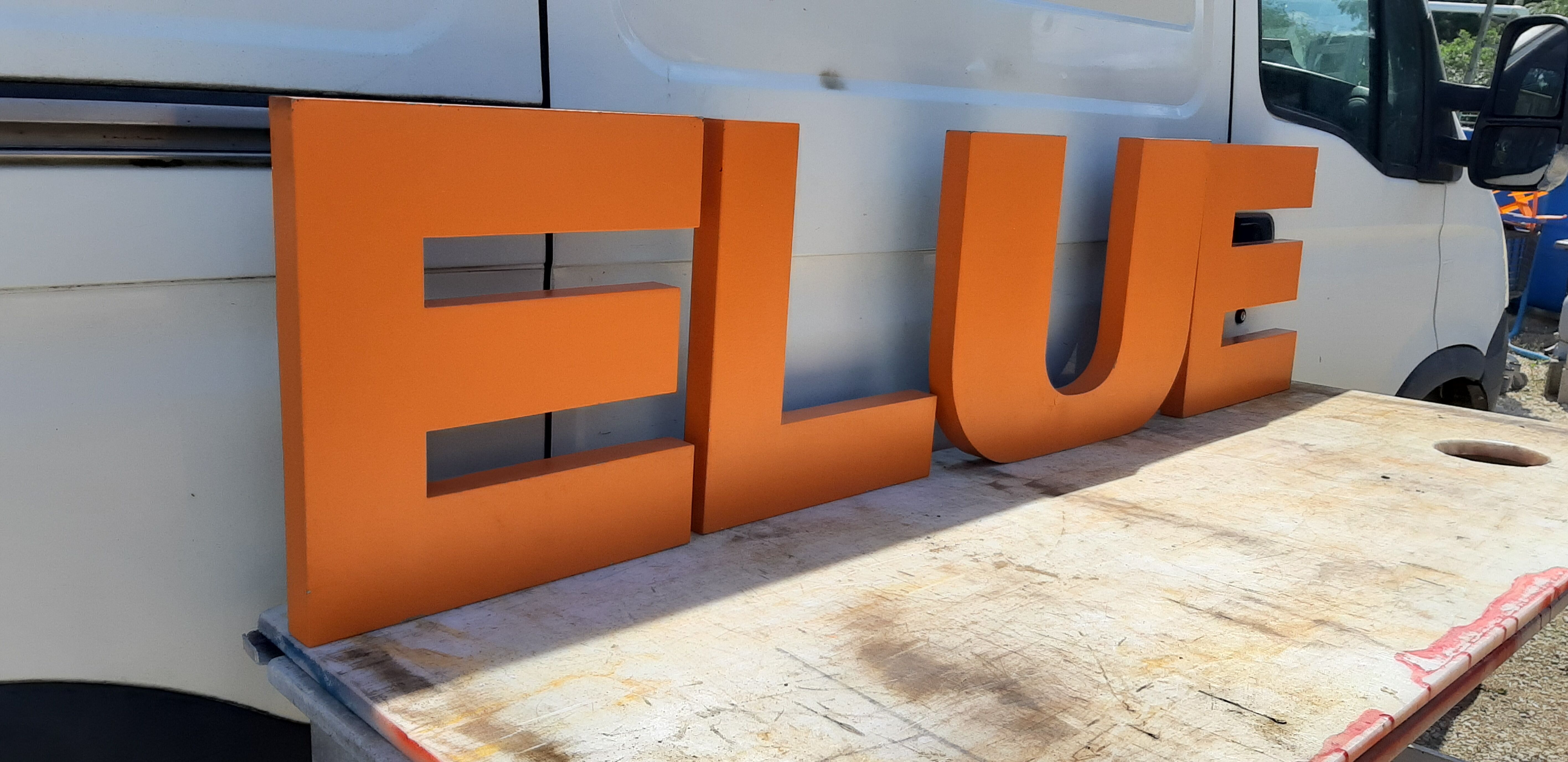 4 lettres industrielles des années 70 en aluminium