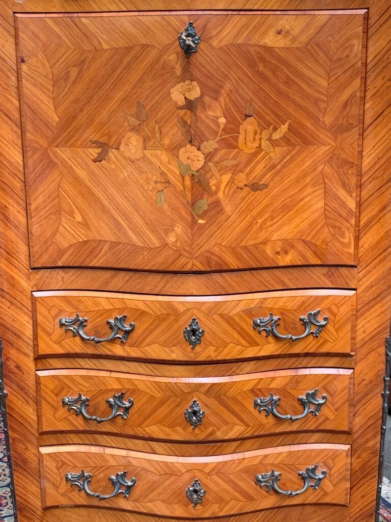 Old French secretary in bronze and wood marquetry.